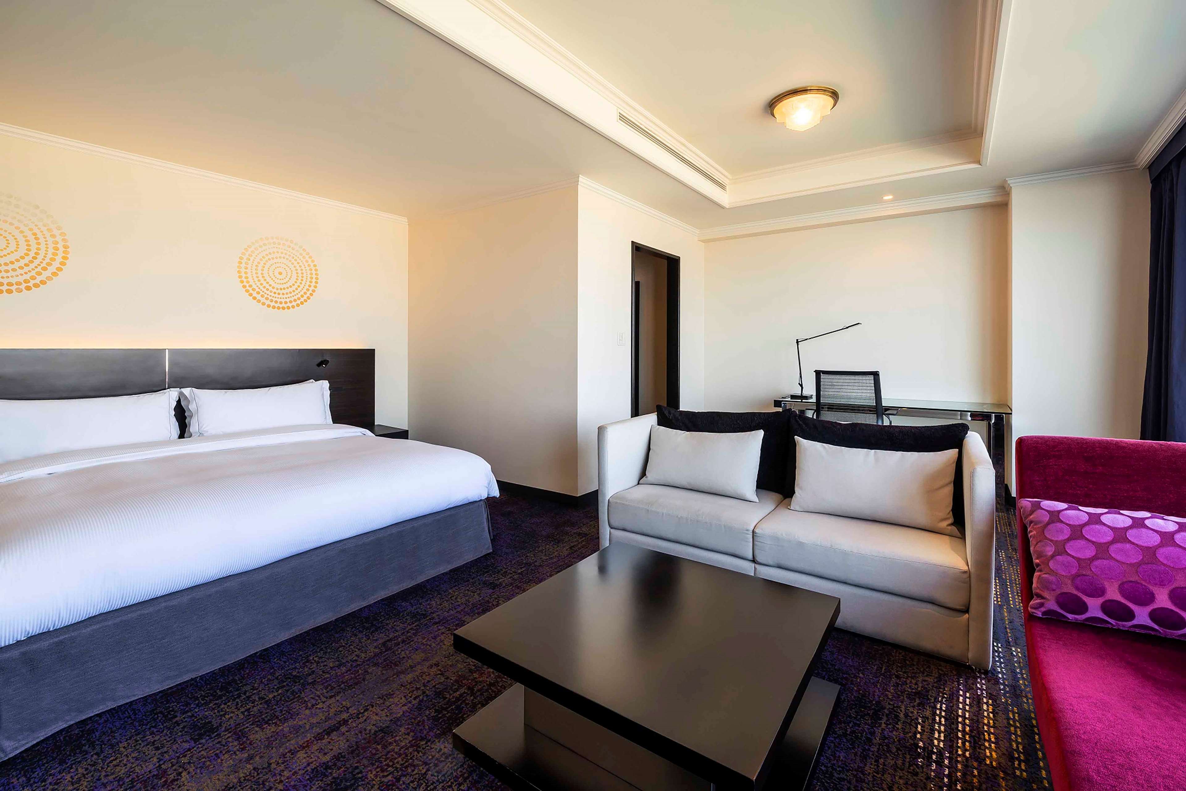 Hilton Fukuoka Sea Hawk by null