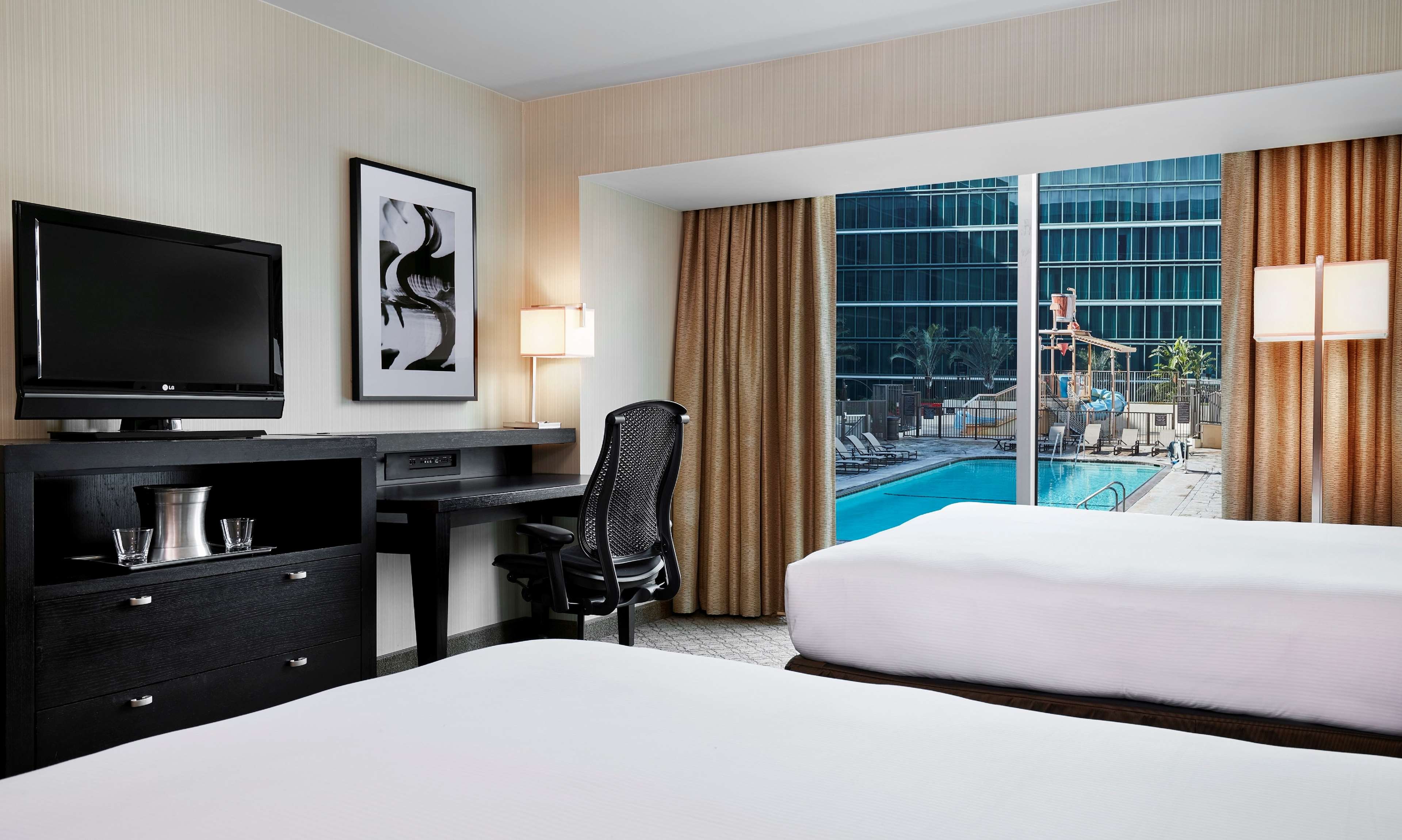 Hilton Anaheim by null