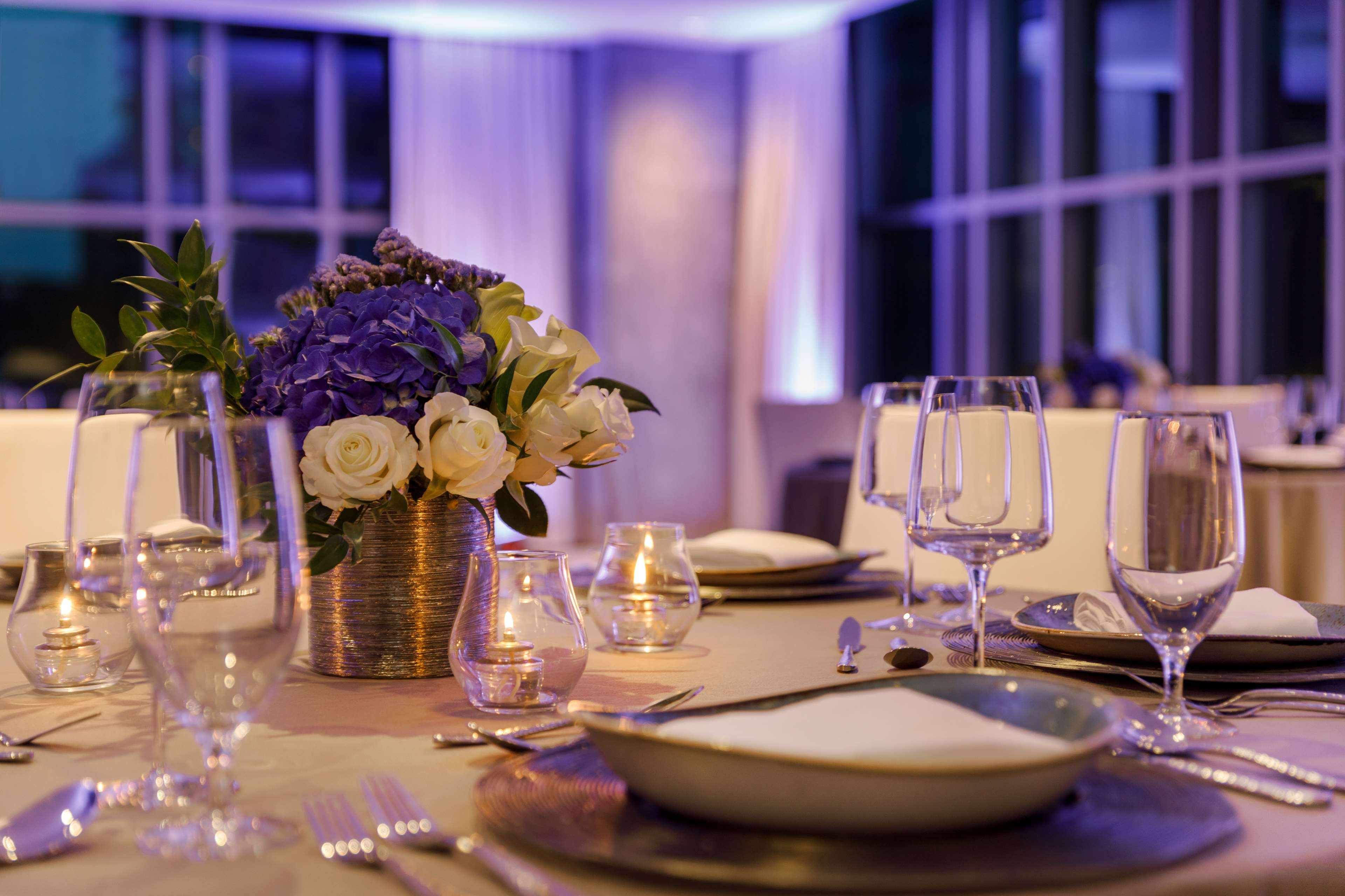 Carte Hotel San Diego Downtown, Curio Collection by Hilton by null