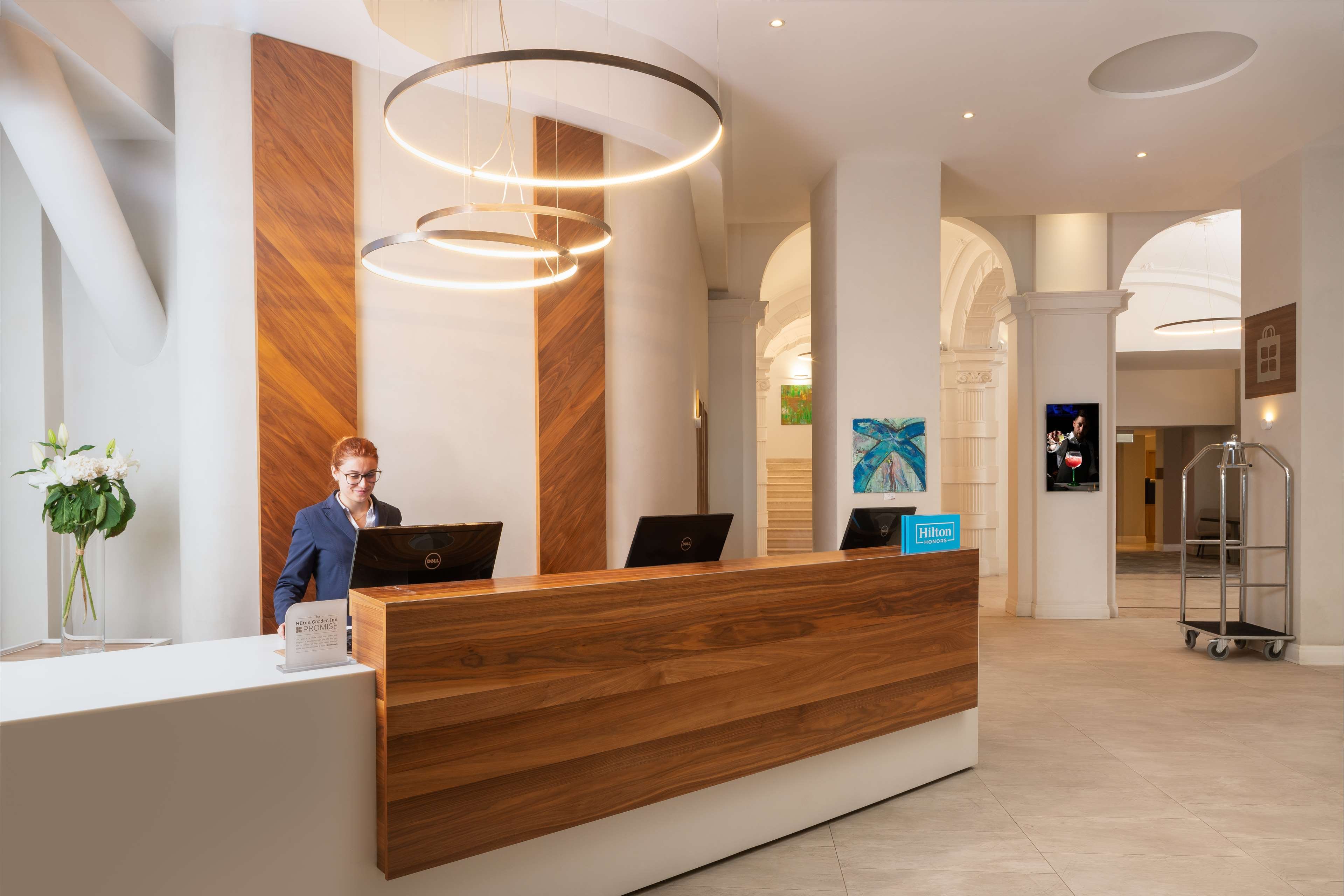 Hilton Garden Inn by null