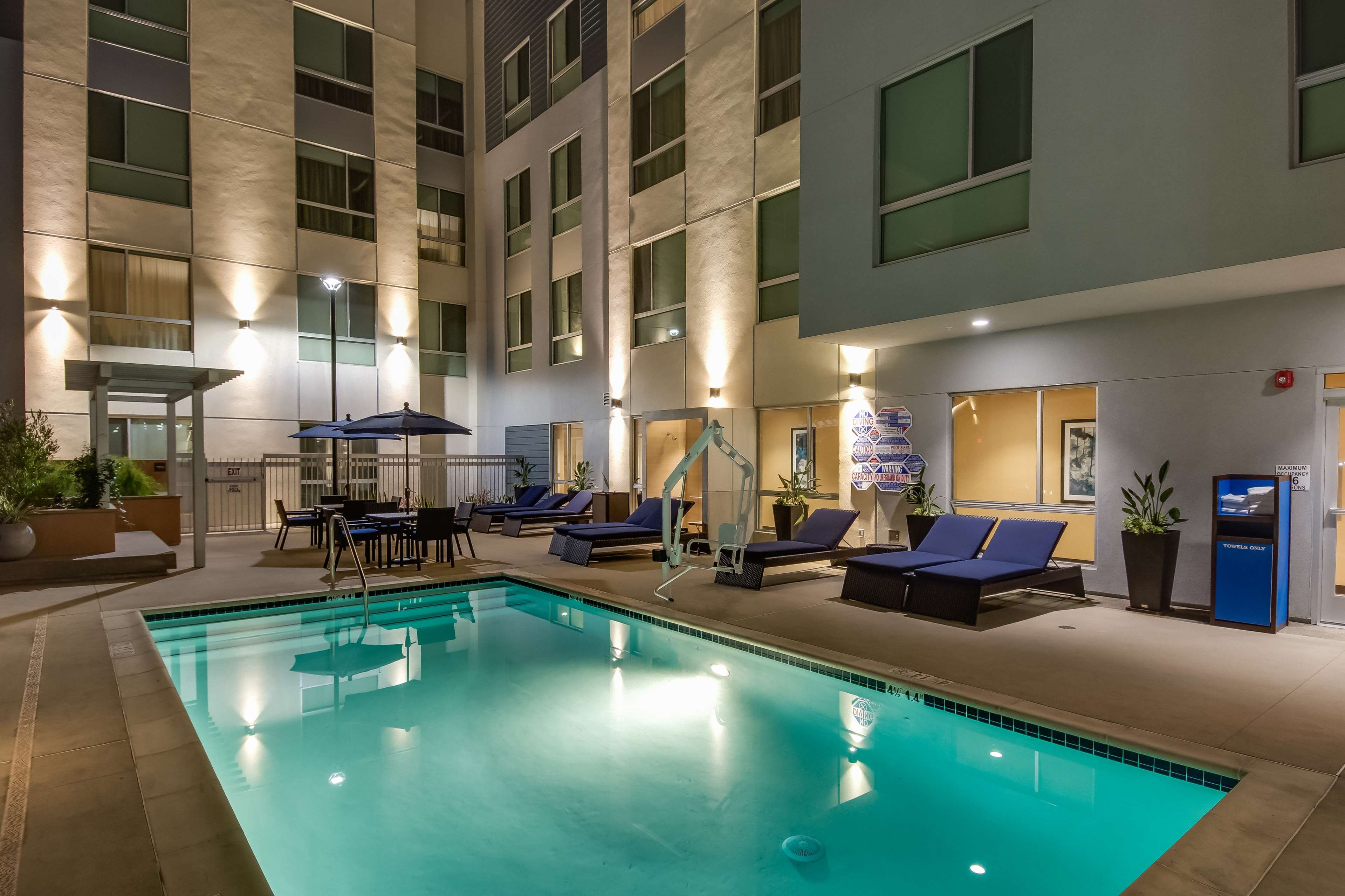 Hampton Inn and Suites Los Angeles - Glendale image