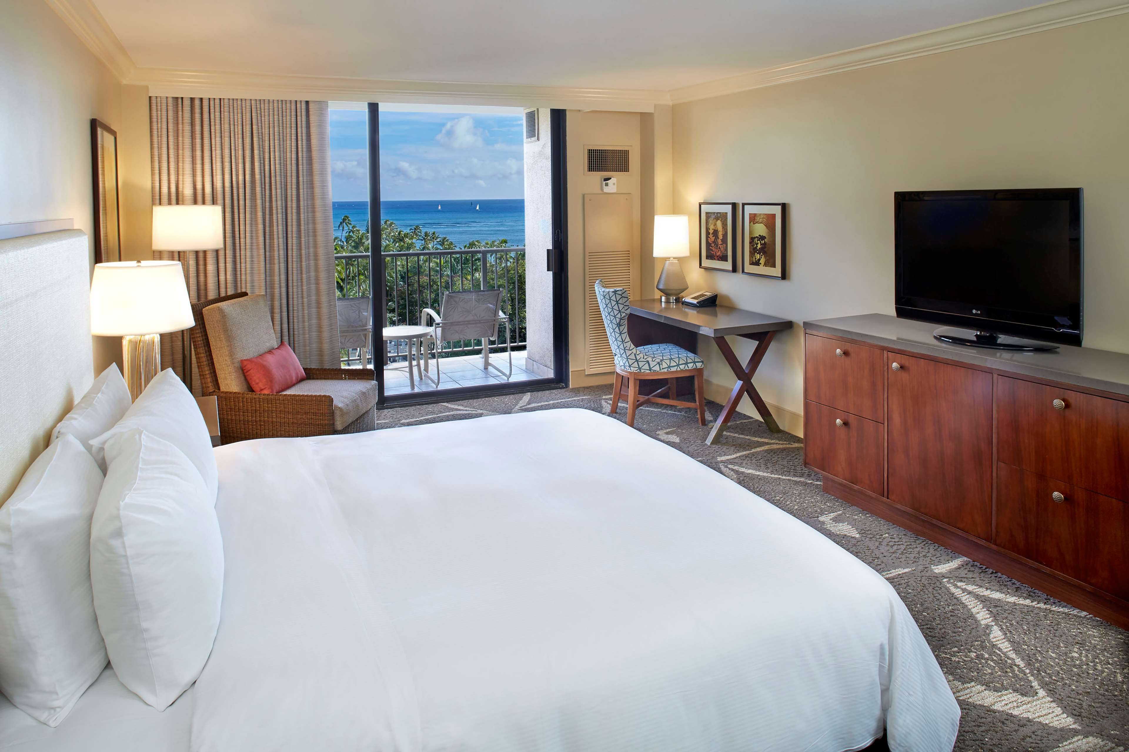 Hilton Hawaiian Village Waikiki Beach Resort by null