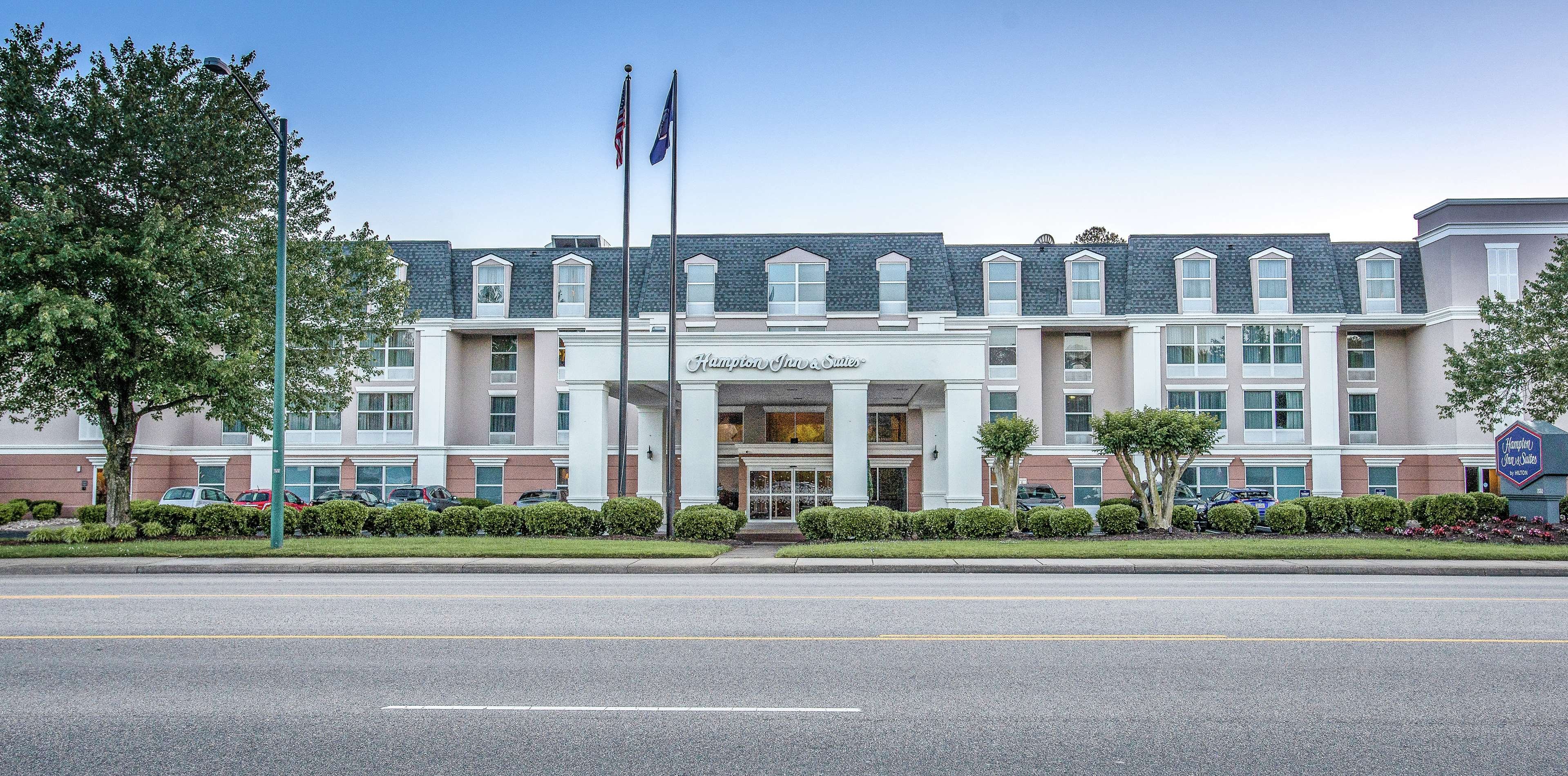 Hampton Inn & Suites Williamsburg-Richmond Rd. image