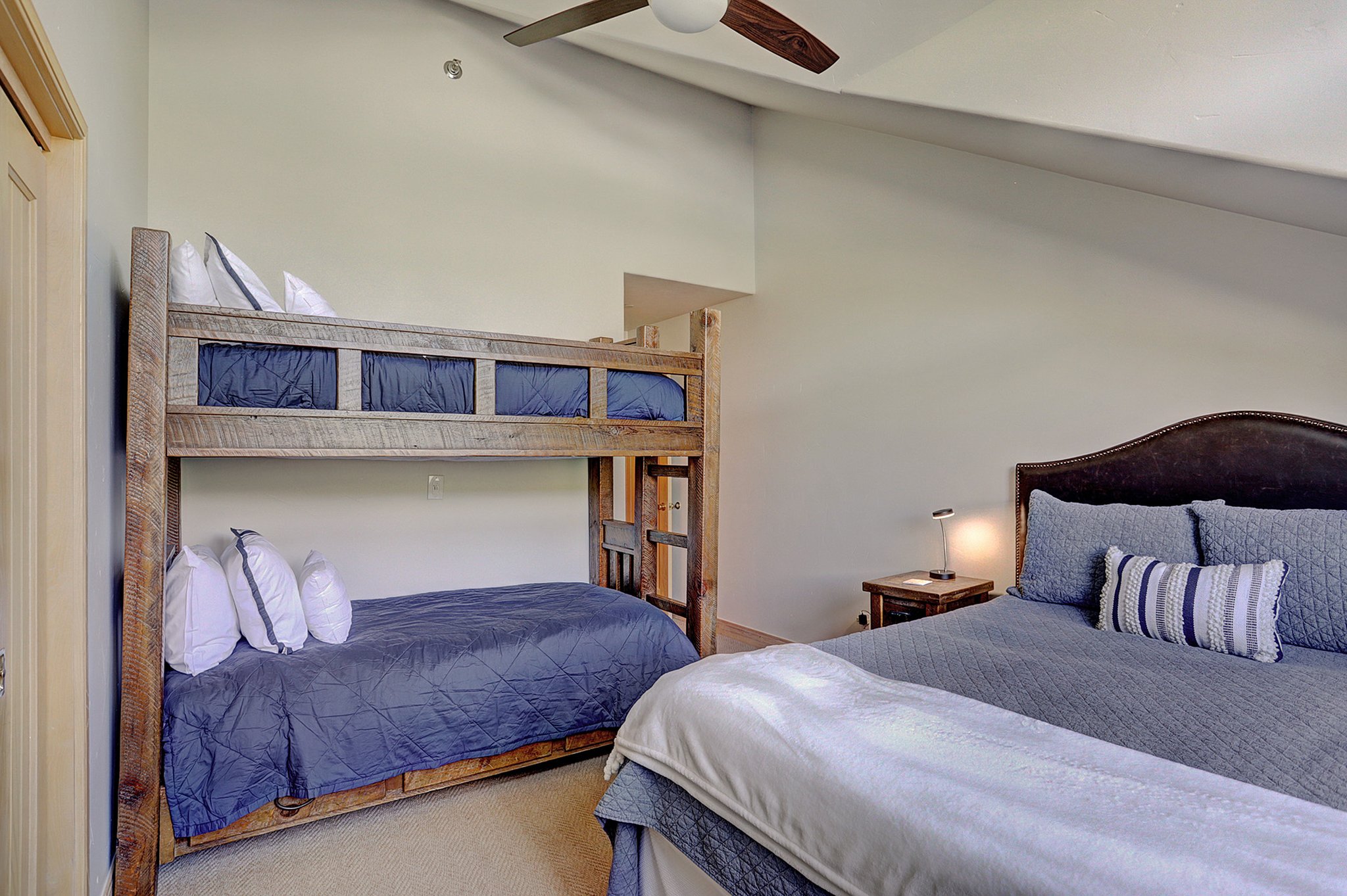 The Pines Lodge by null