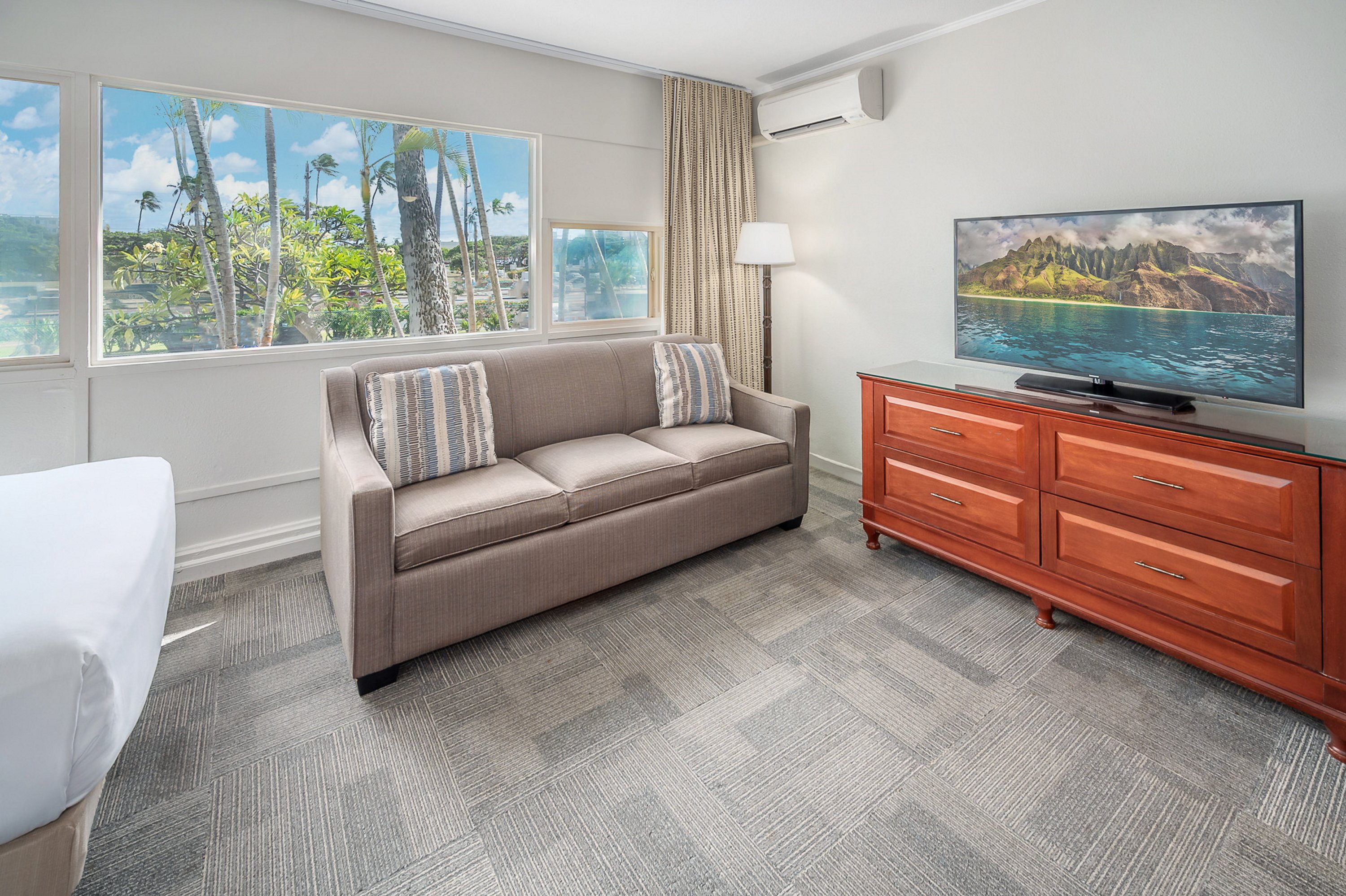 Maui Beach Hotel by null