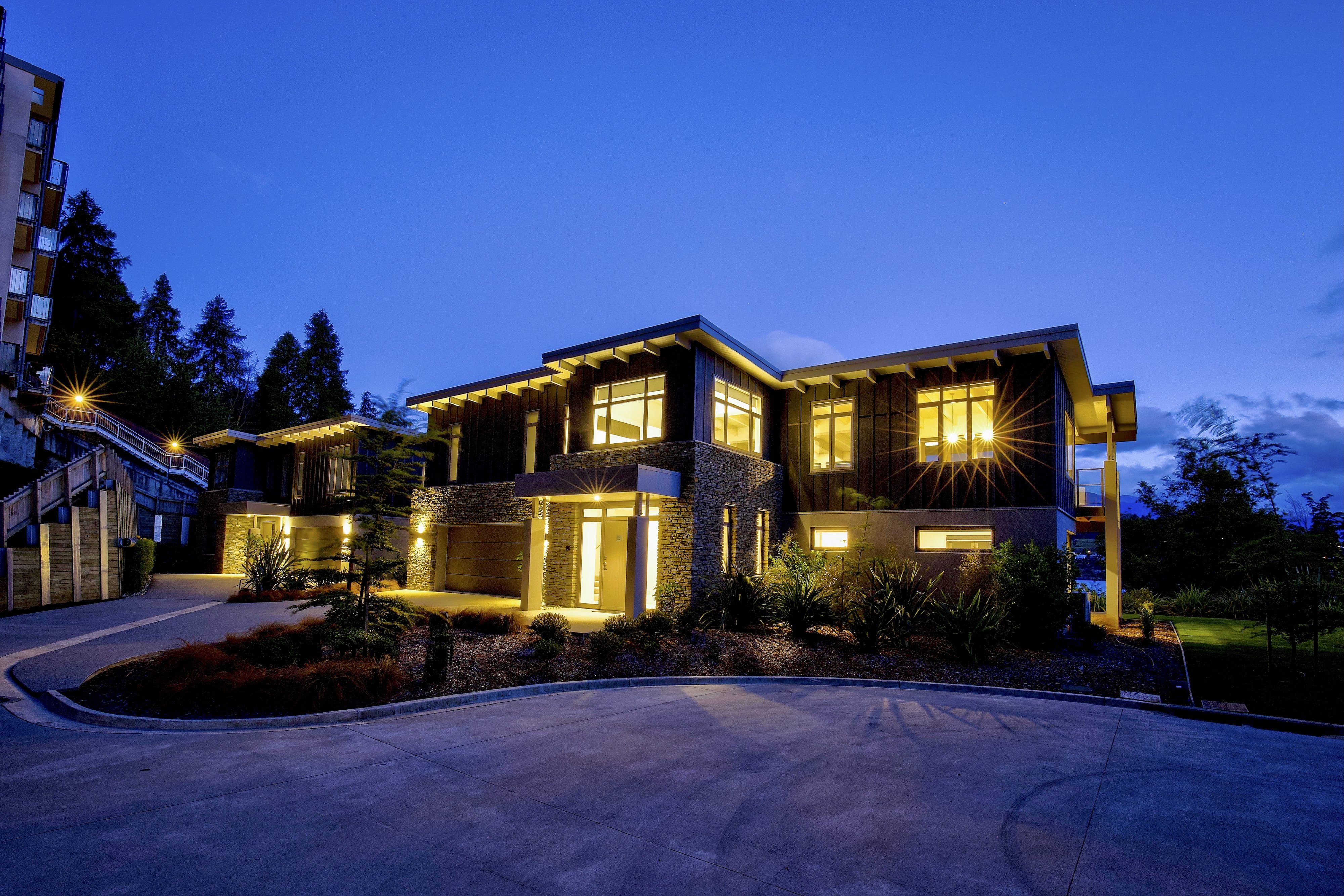 The Rees Hotel, Luxury Apartments & Lakeside Residences by null