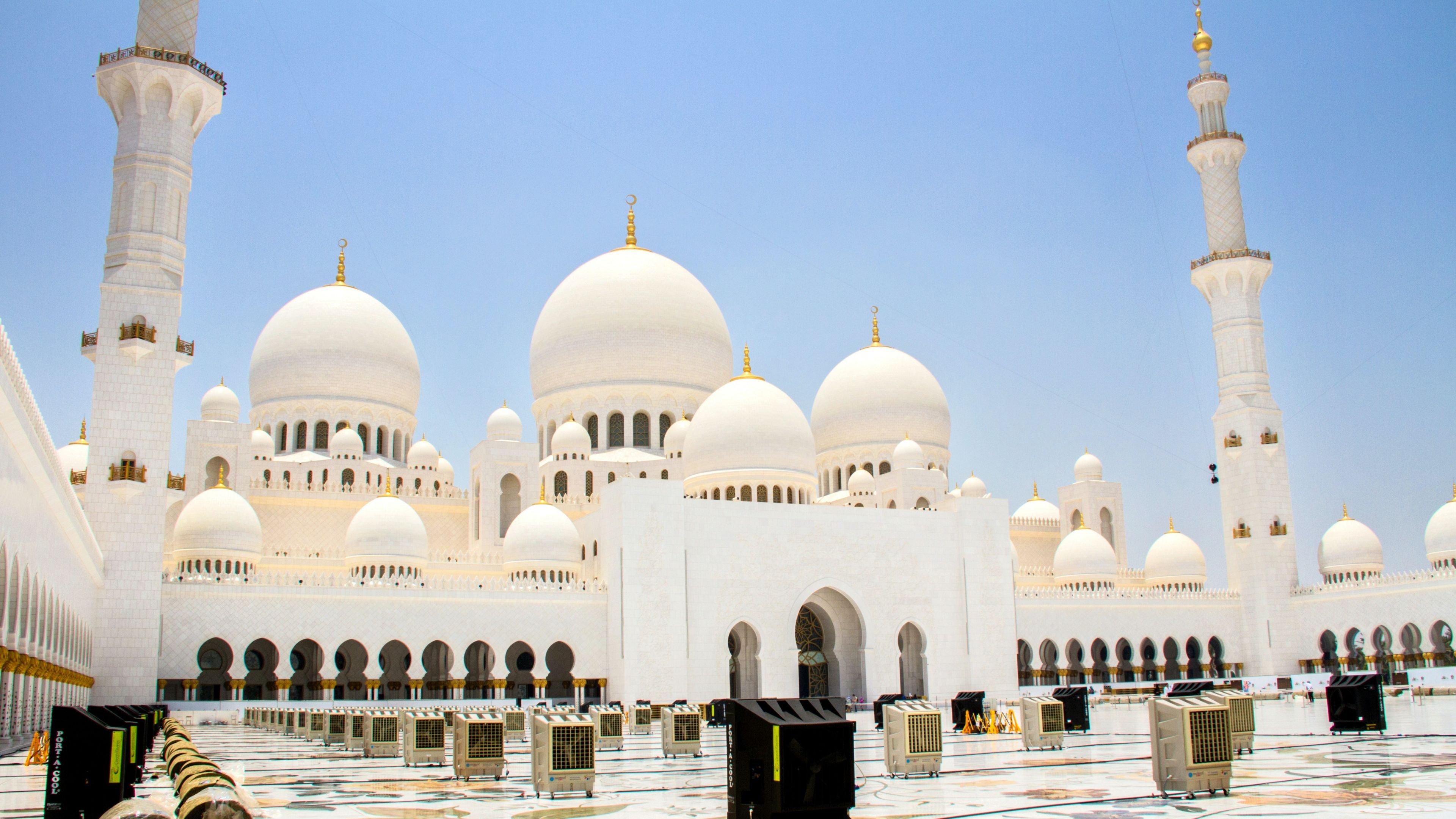 Holiday Inn Abu Dhabi by IHG image