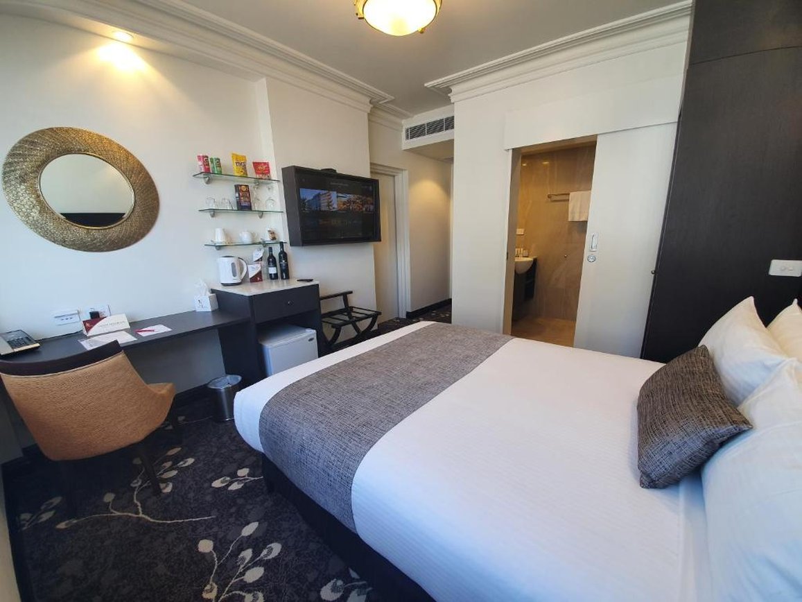 Burke & Wills Hotel by null
