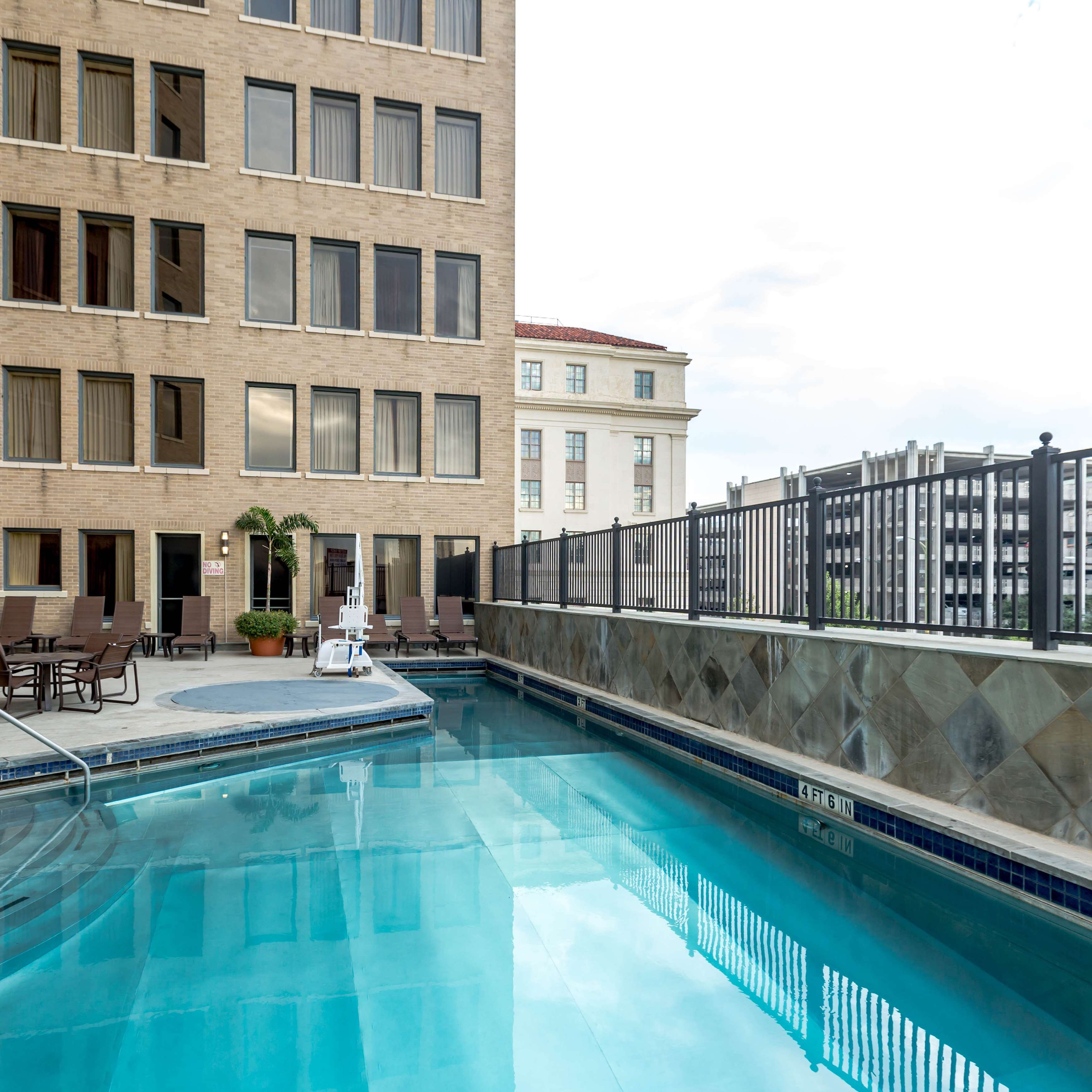 The Emily Morgan San Antonio - a DoubleTree by Hilton Hotel by null