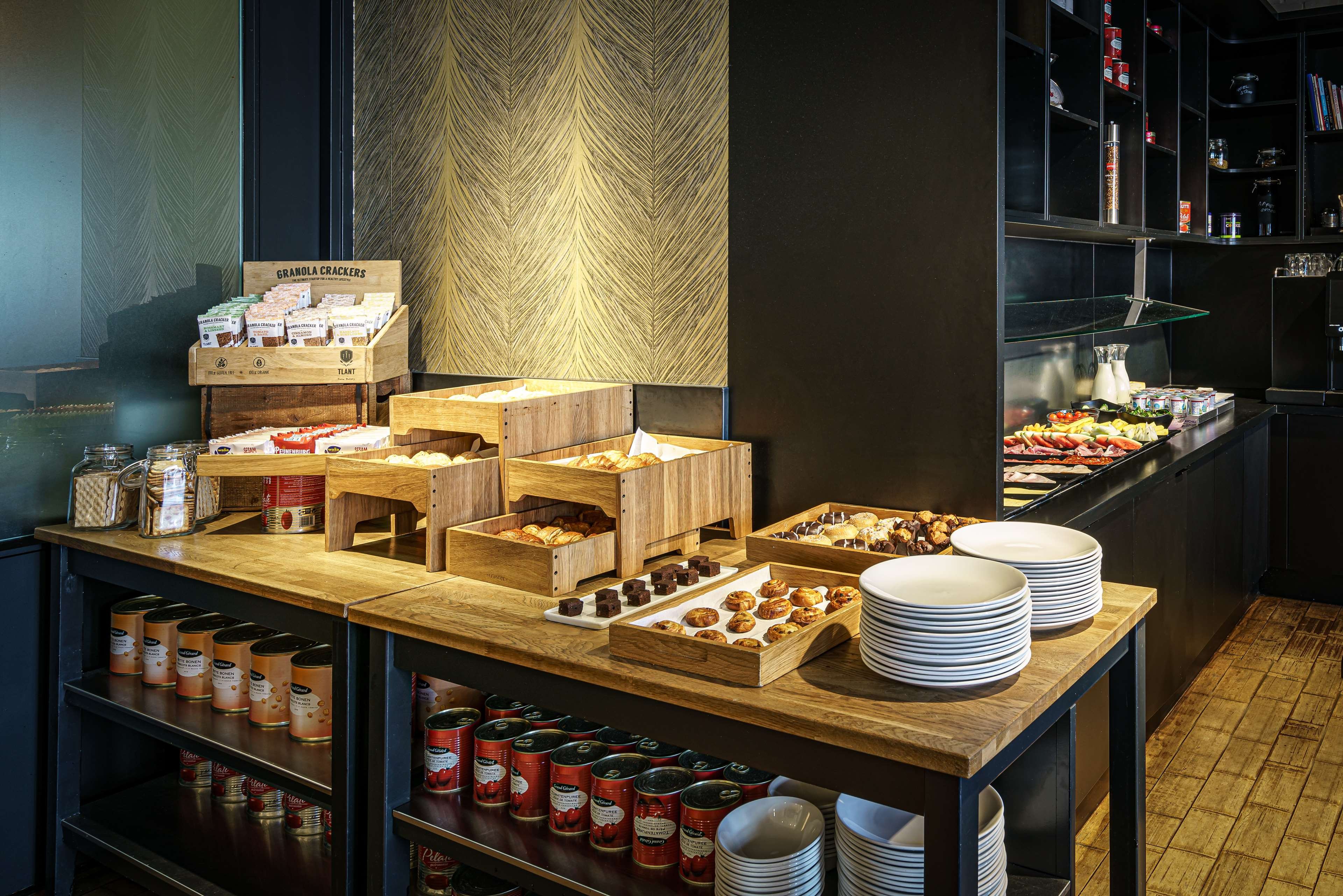 DoubleTree by Hilton Amsterdam - NDSM Wharf by null