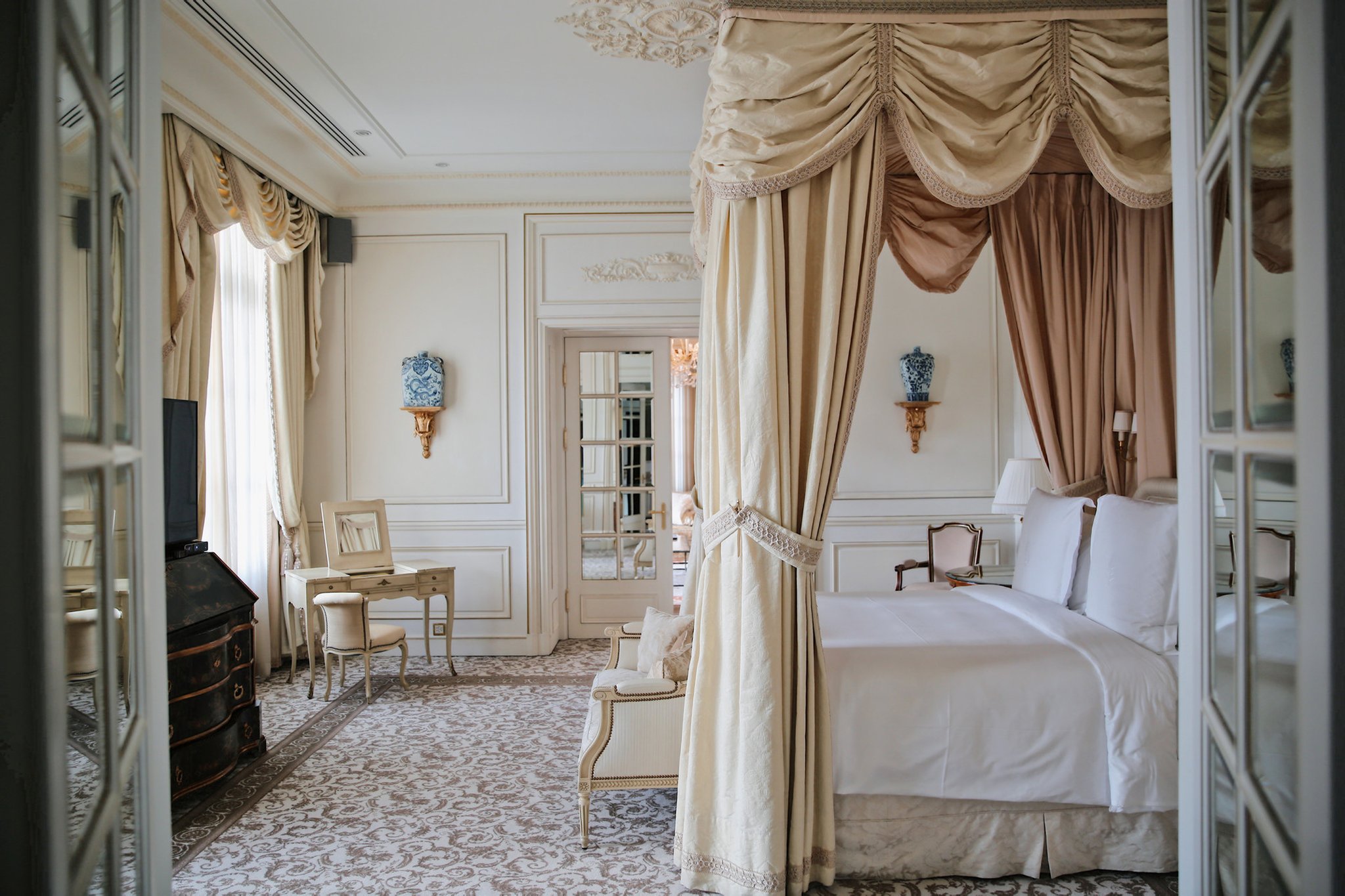 Four Seasons Hotel des Bergues Geneva by null