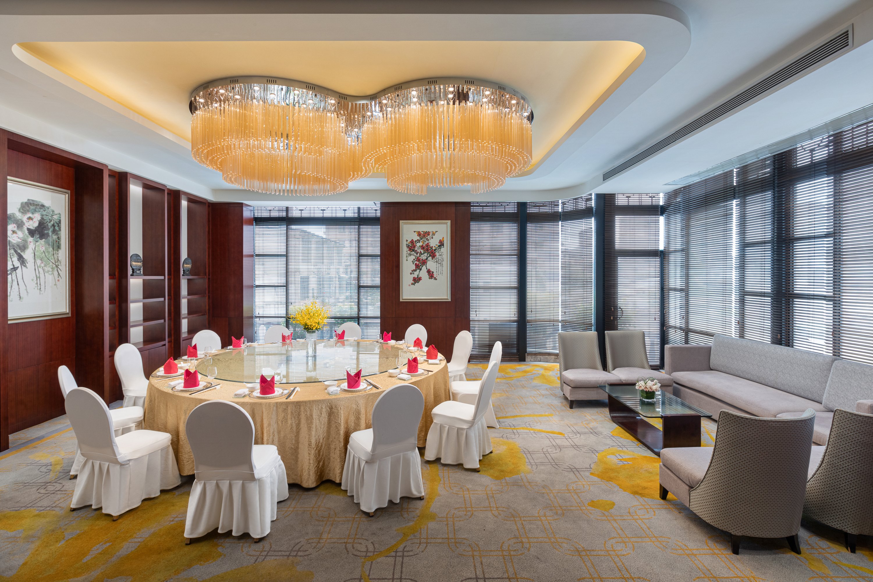 Sunny Holiday Inn by null