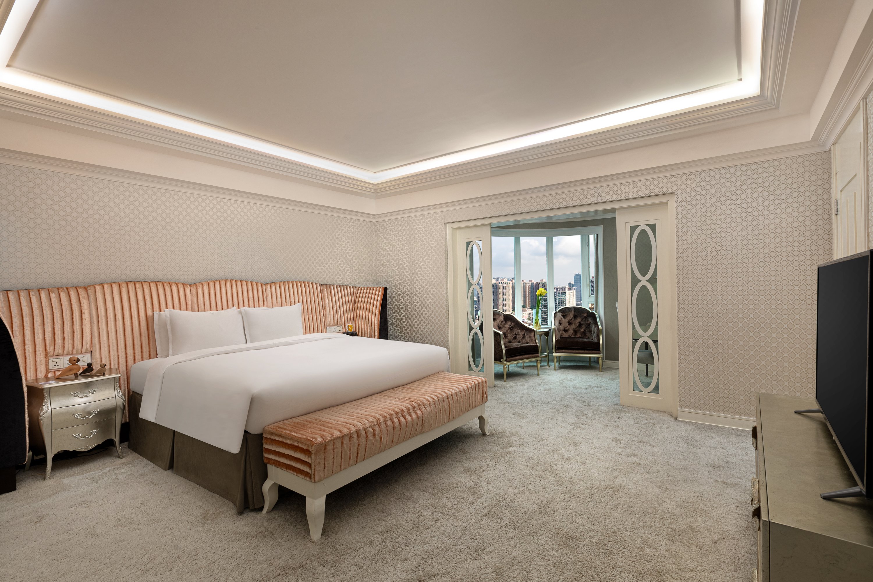 Sunny Holiday Inn by null