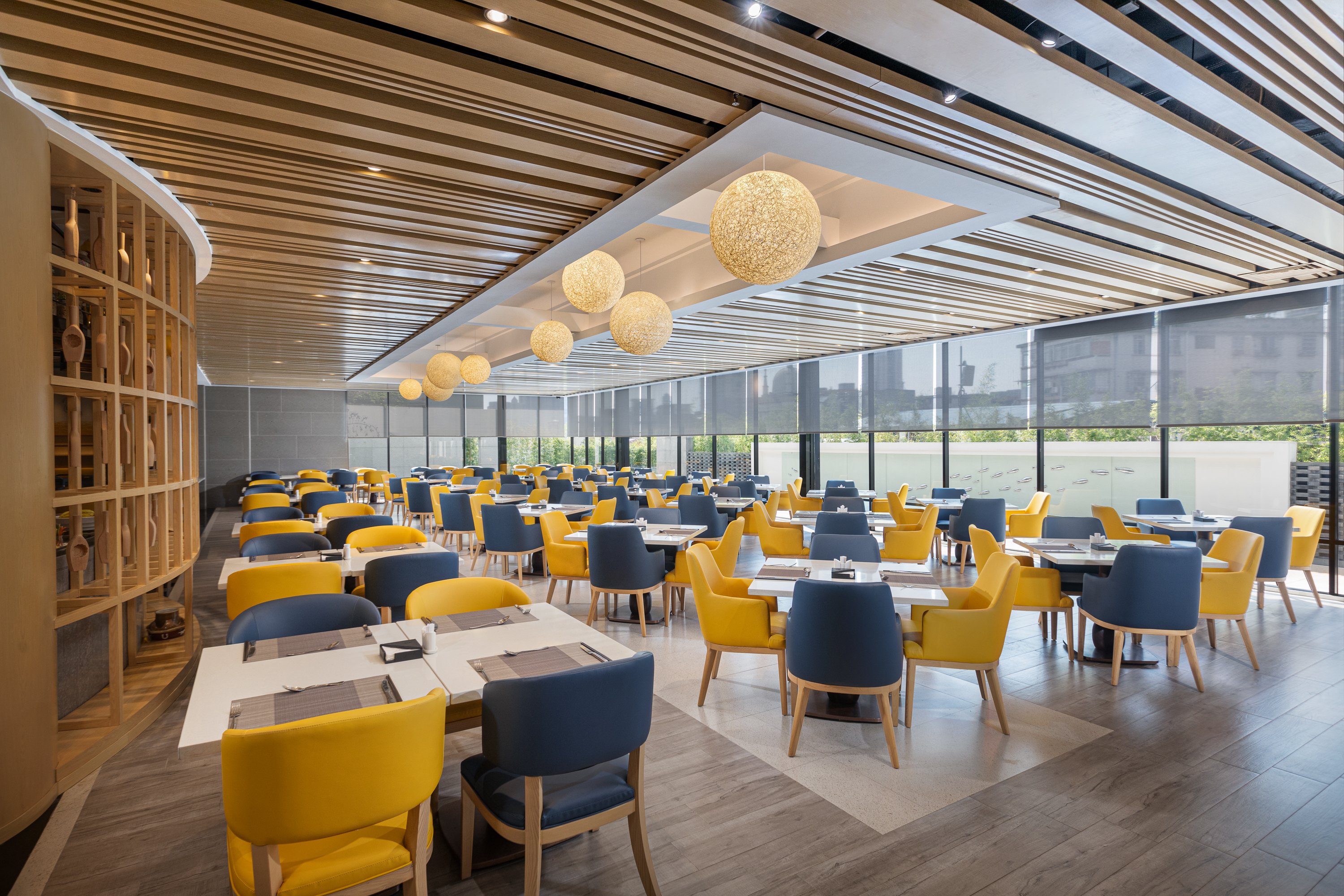 Sunny Holiday Inn by null