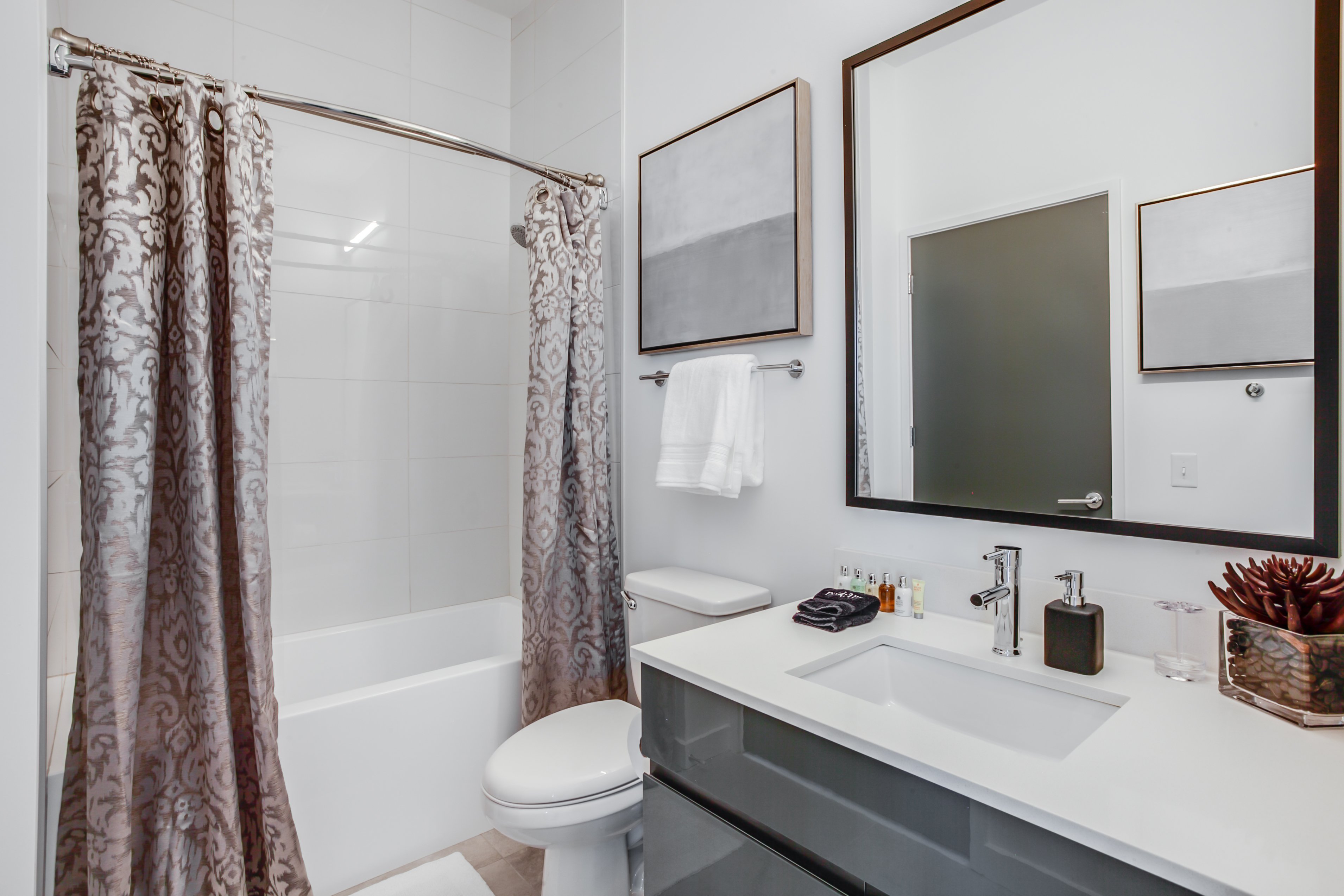 Lilli Midtown by null