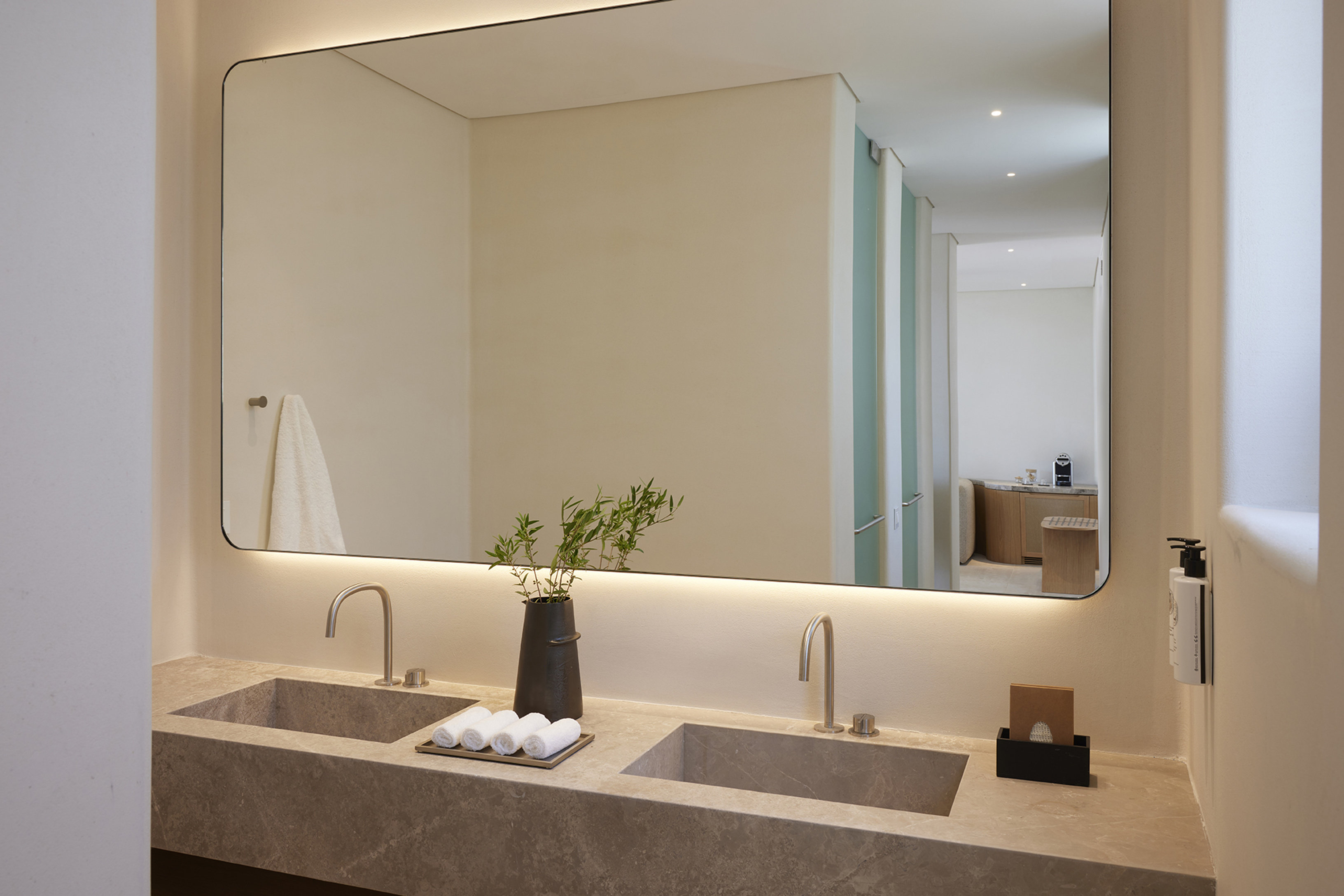 Bill & Coo Suites and Lounge by null