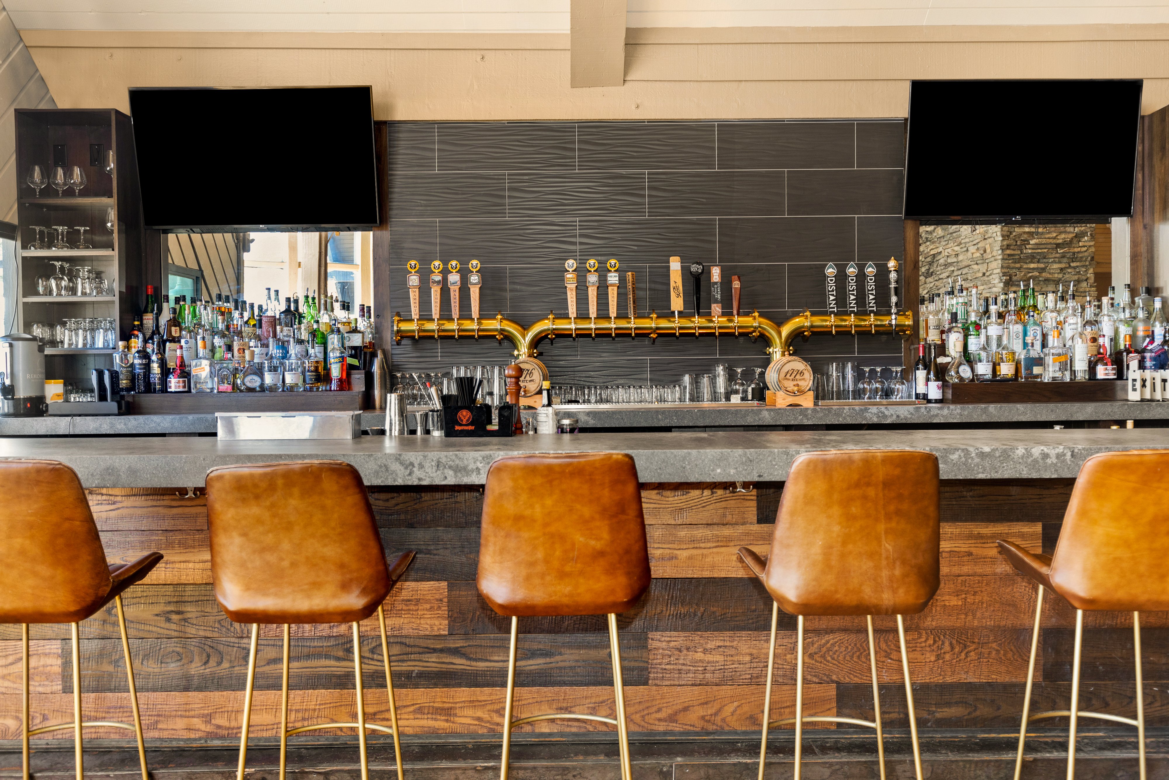 Outbound Mammoth by null