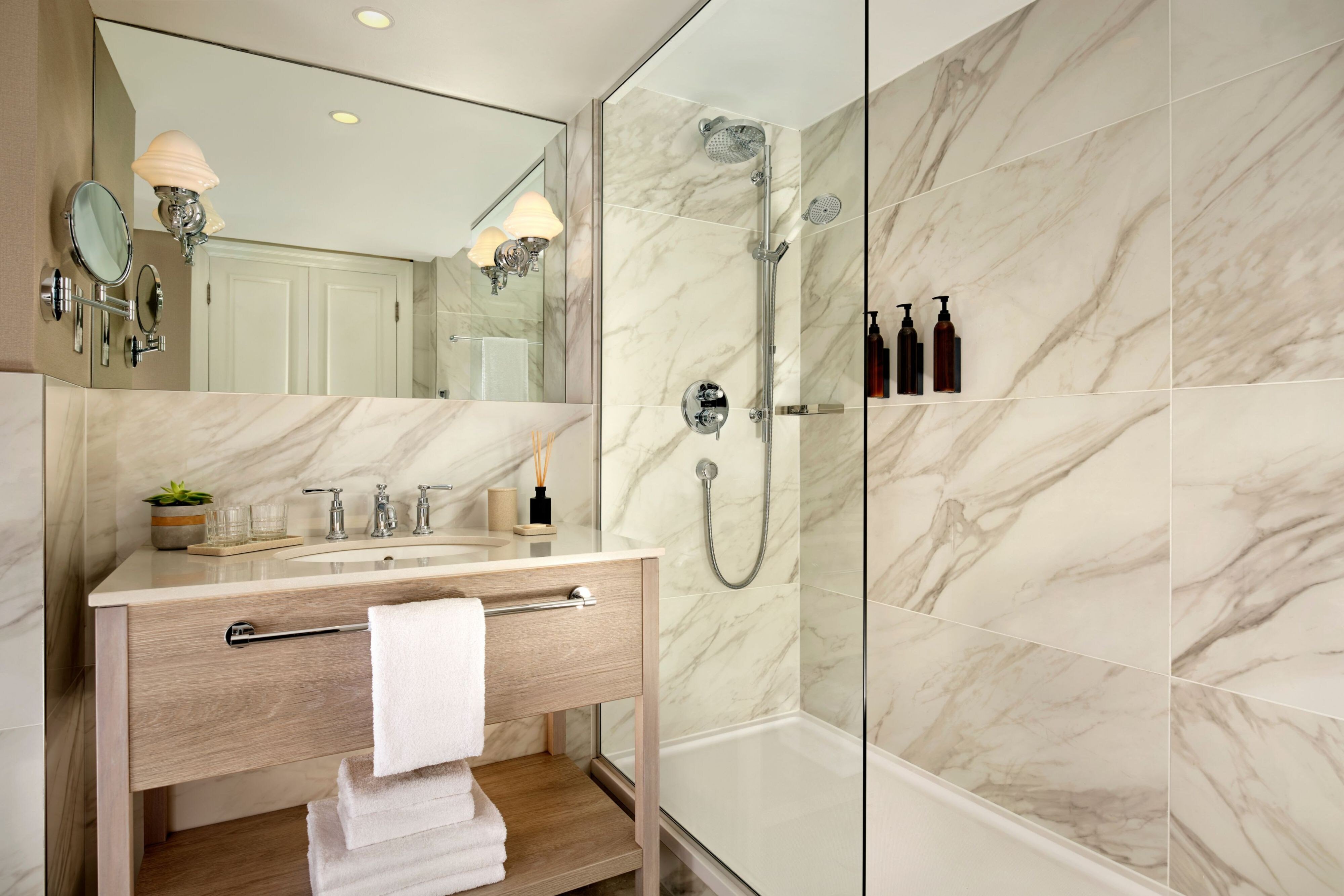 The College Green Hotel Dublin, Autograph Collection by null