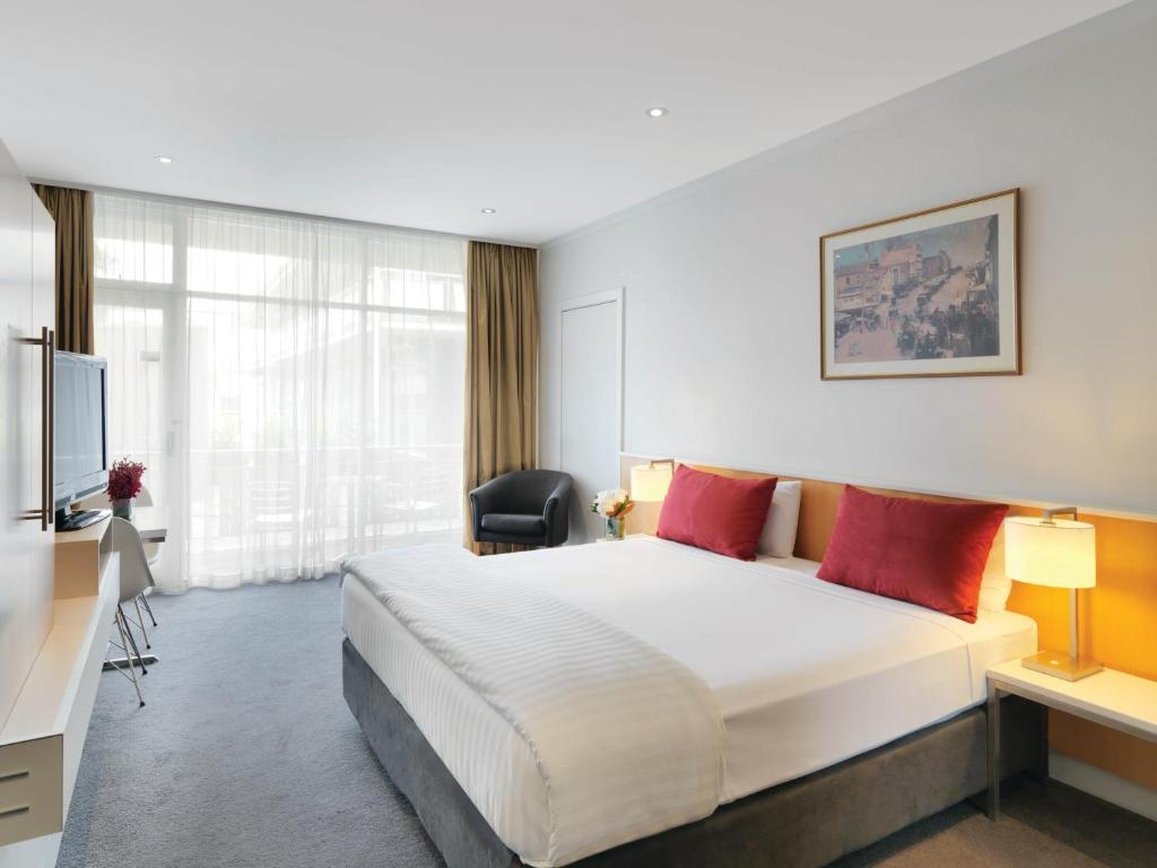 Carlton Hotel by null