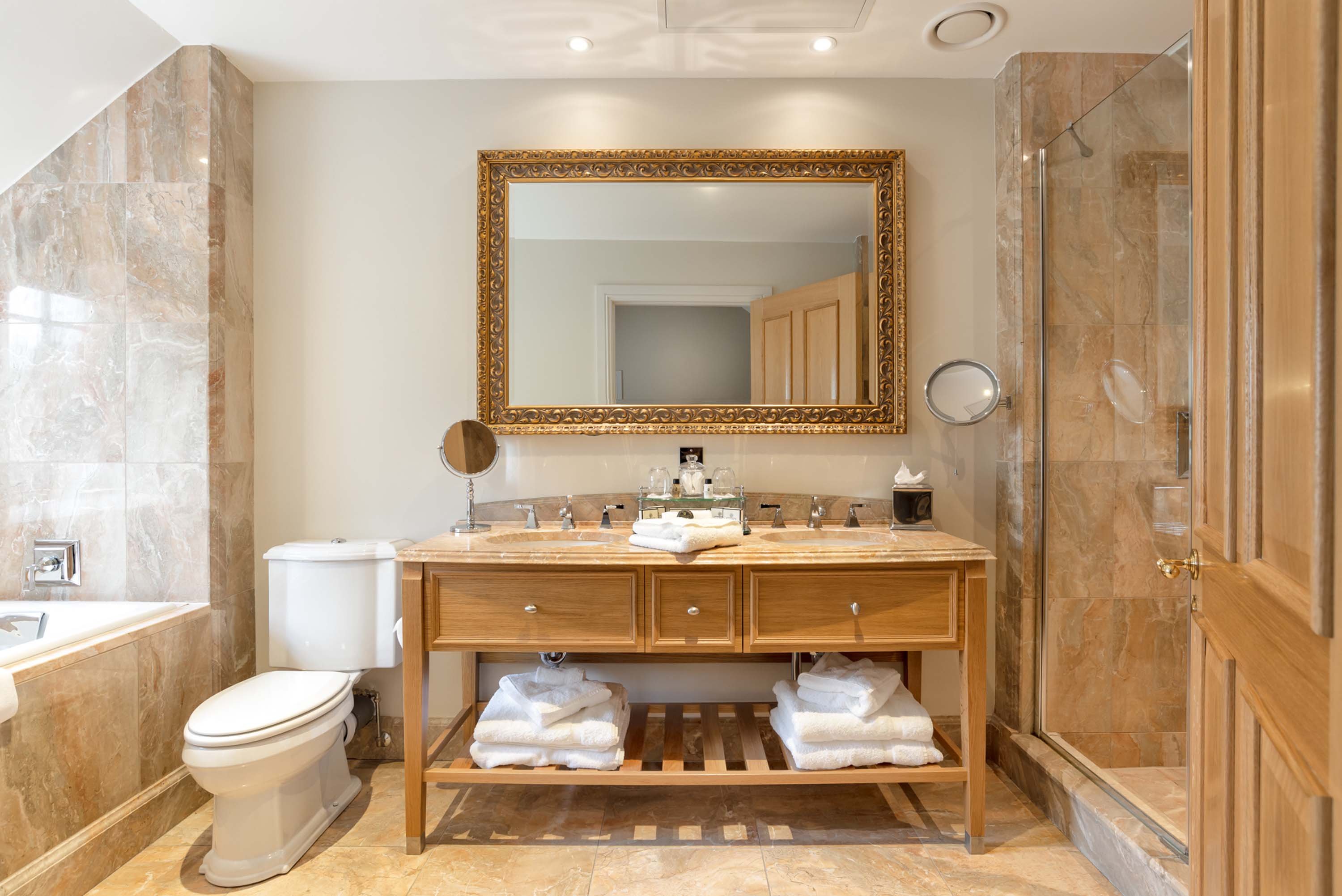 Trump MacLeod House & Lodge by null
