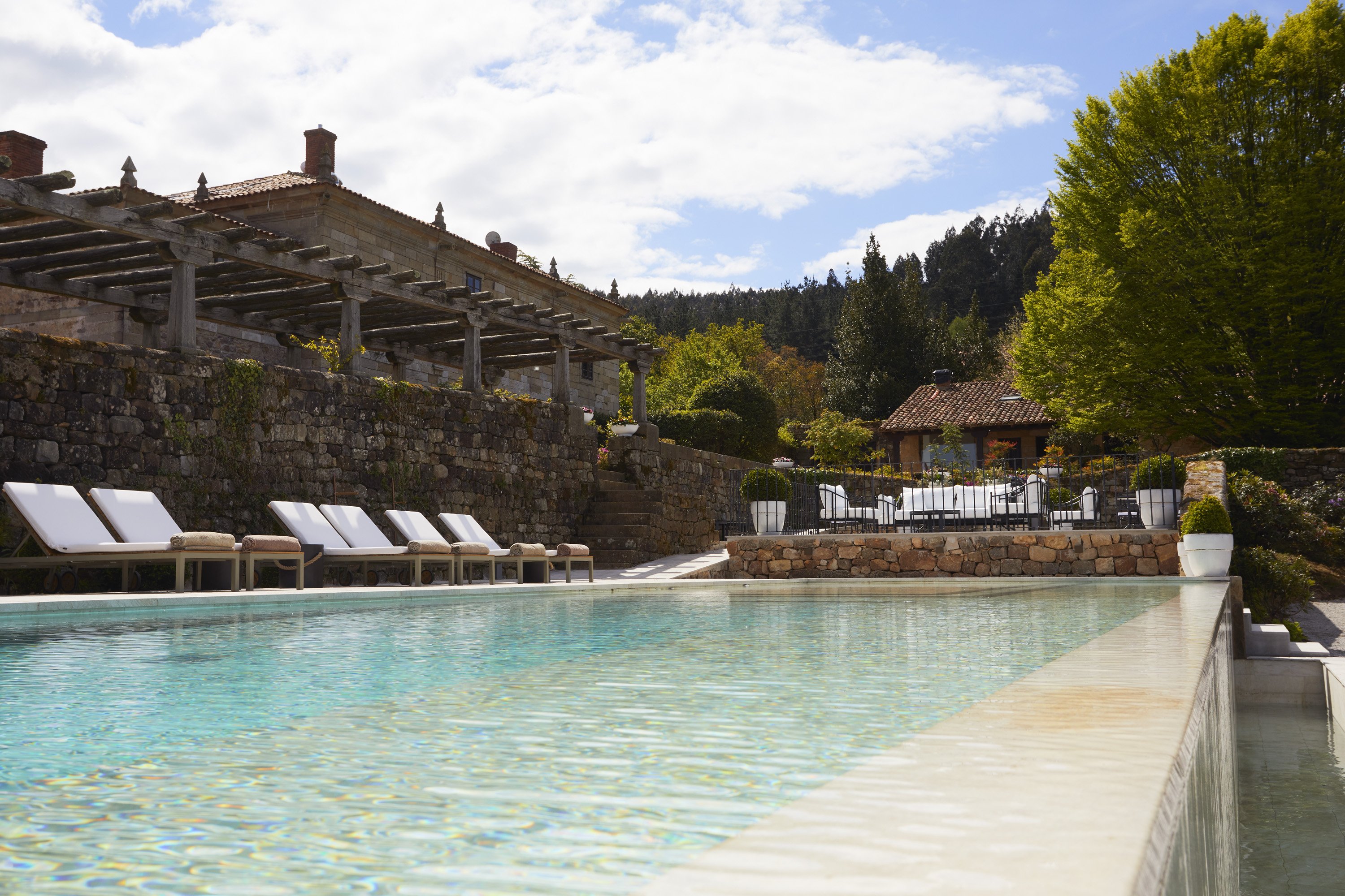 Helguera Palacio Boutique Antique by null