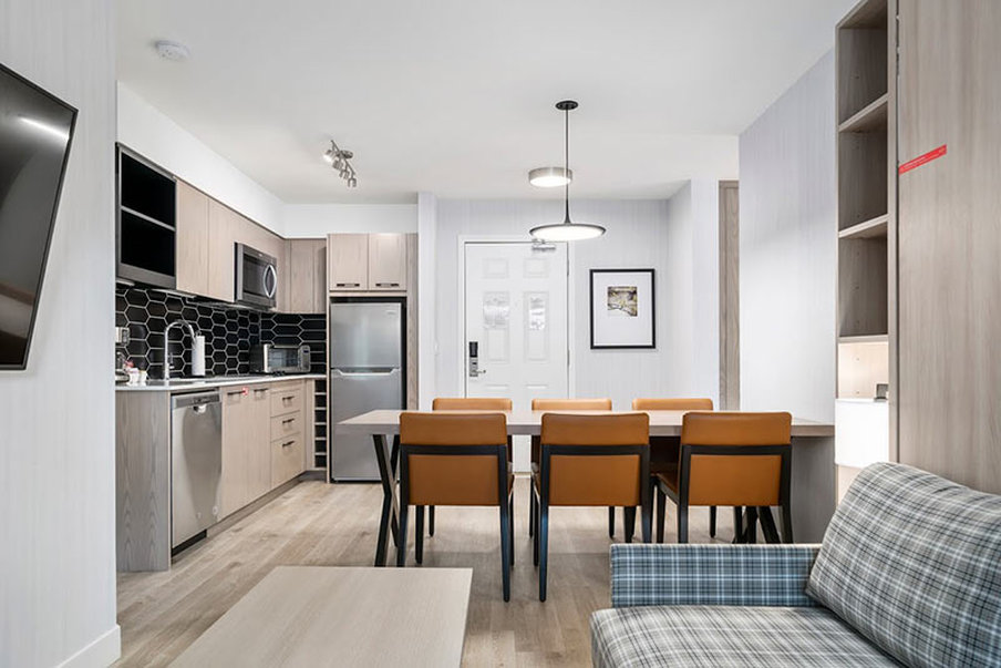 Lake Louise Inn by null