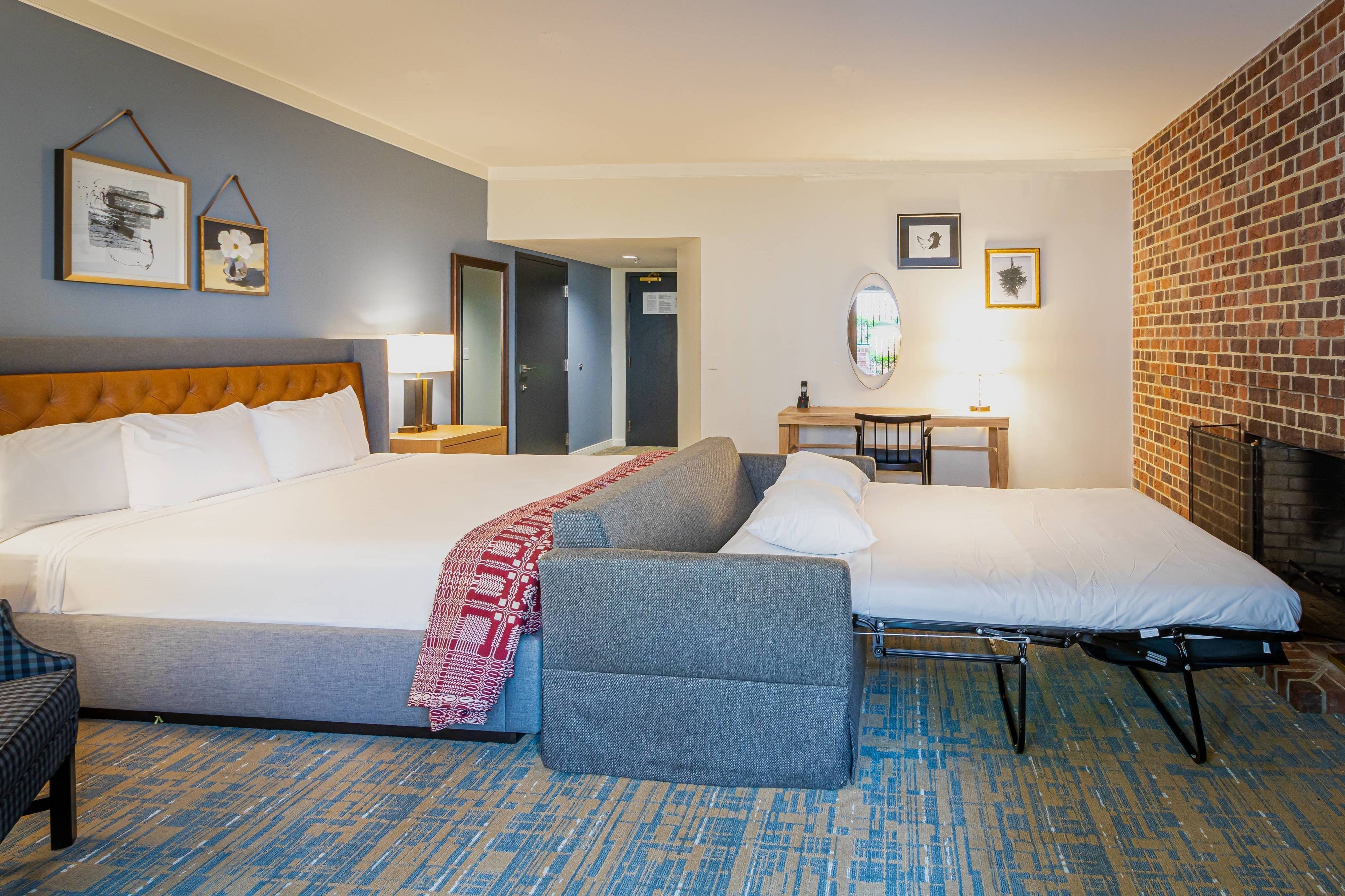 Williamsburg Lodge, Autograph Collection by null