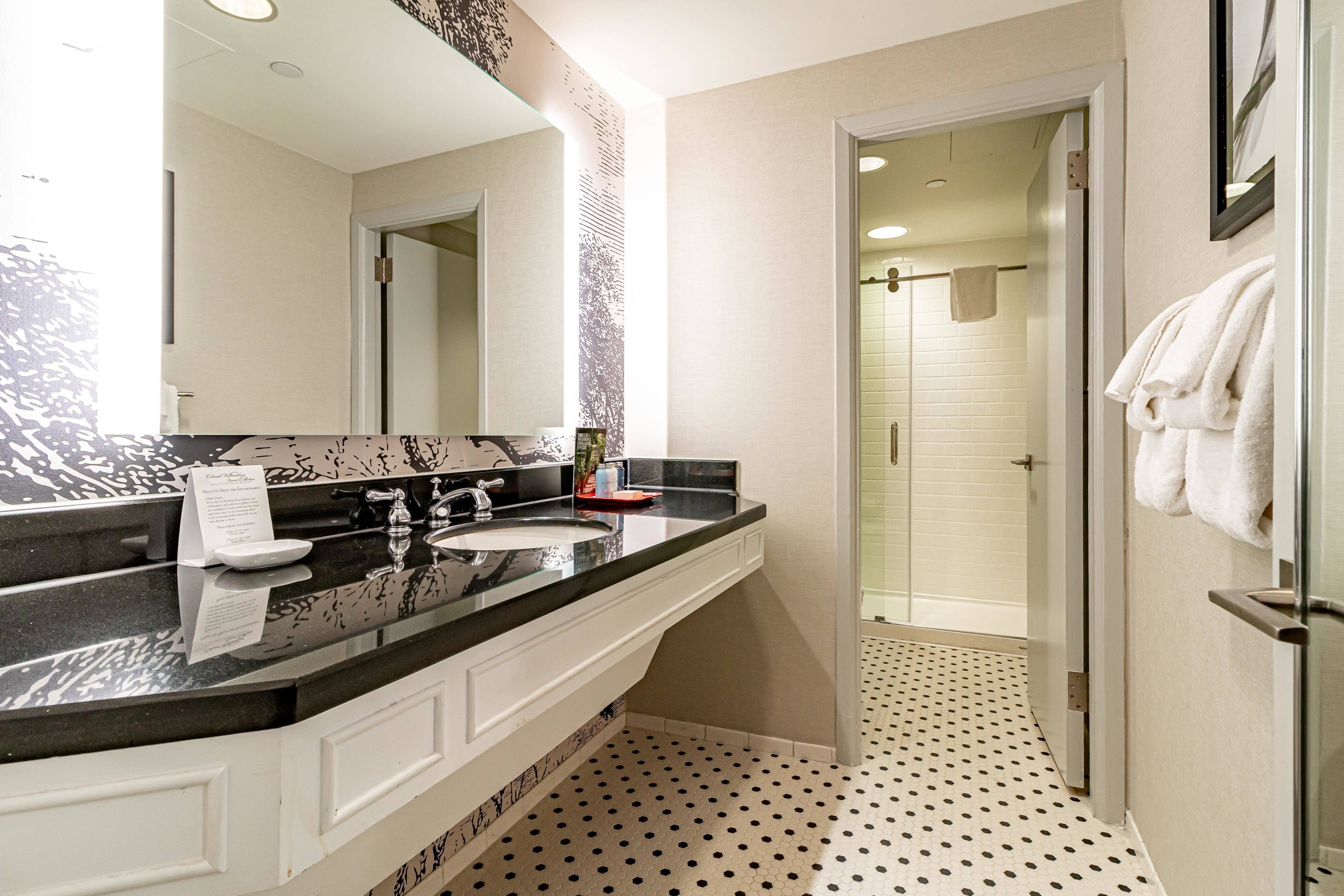 Williamsburg Lodge, Autograph Collection by null