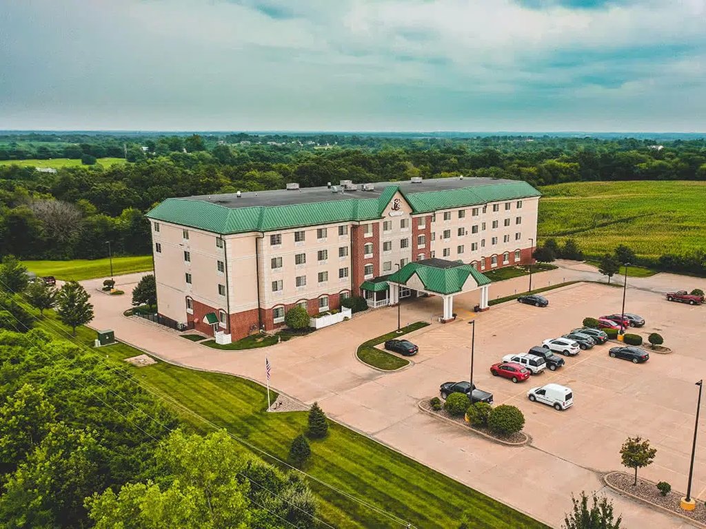 Town & Country Inn and Suites image