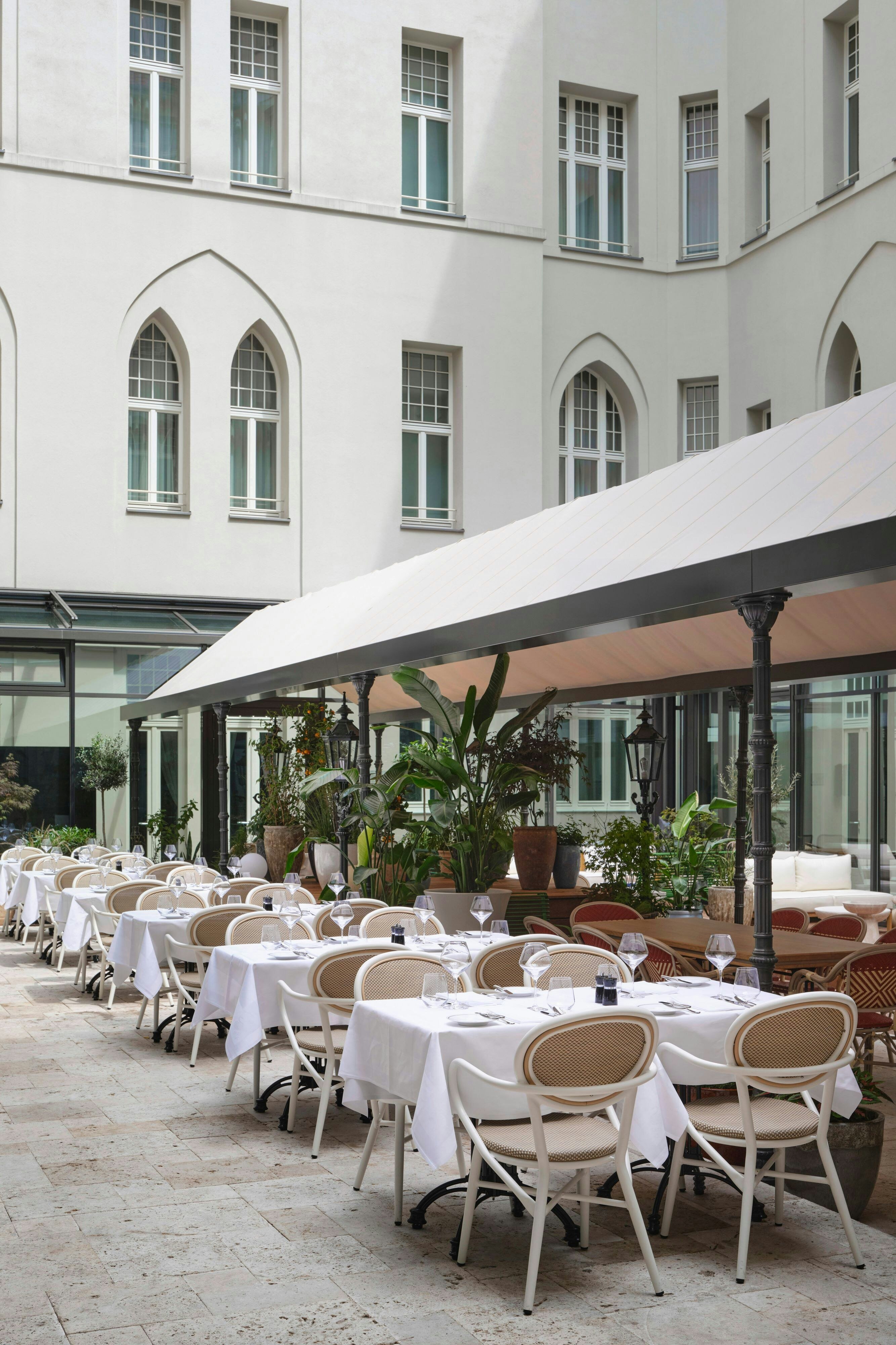 Roomers Berlin Steinplatz, Autograph Collection by null