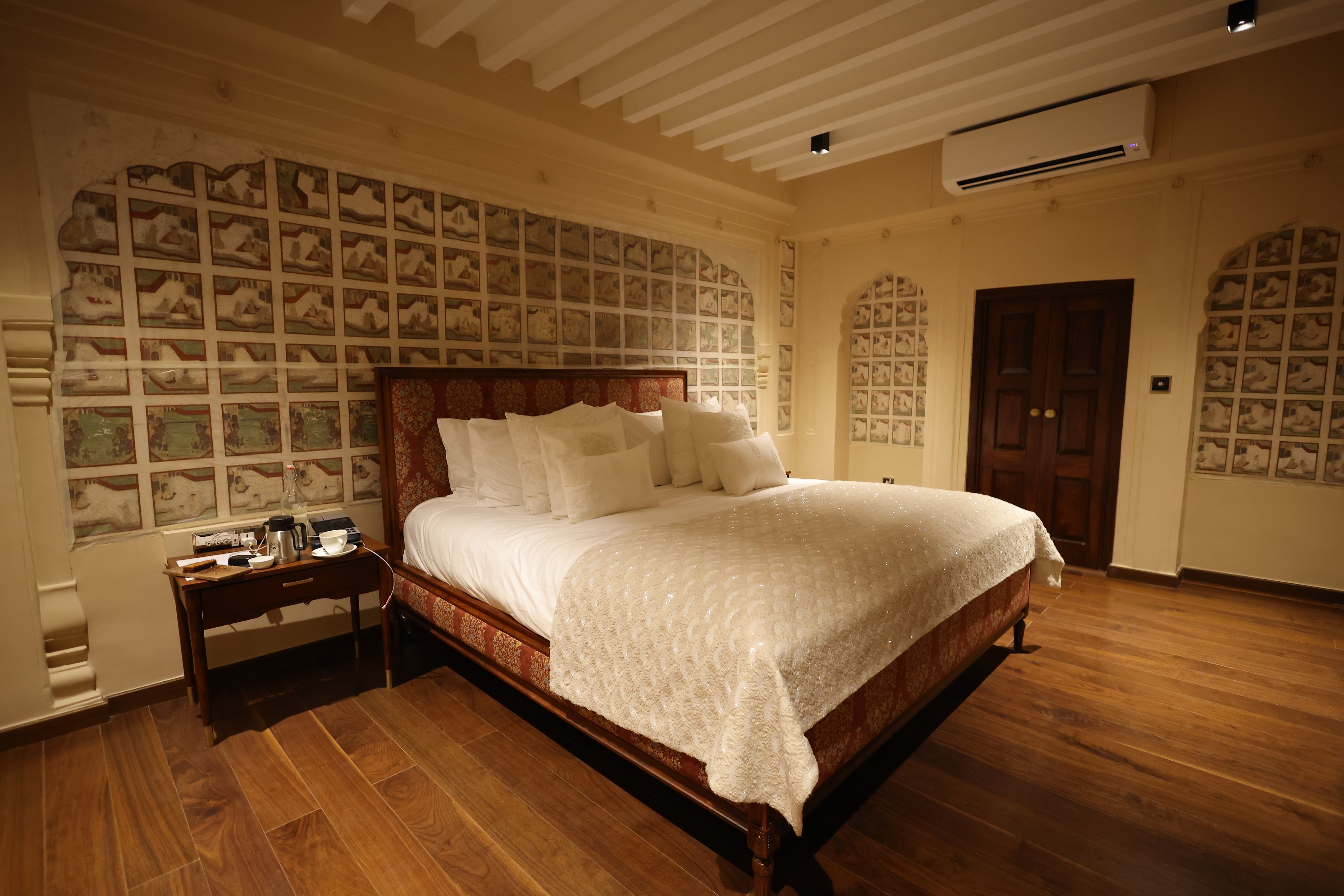 RAN BAAS The Palace by null