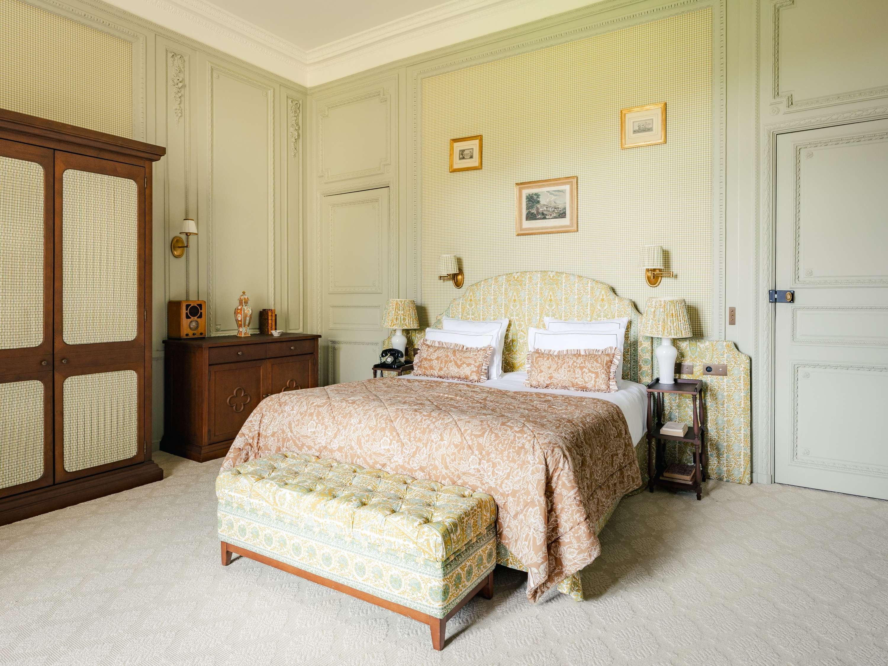 Abbaye des Vaux de Cernay by null