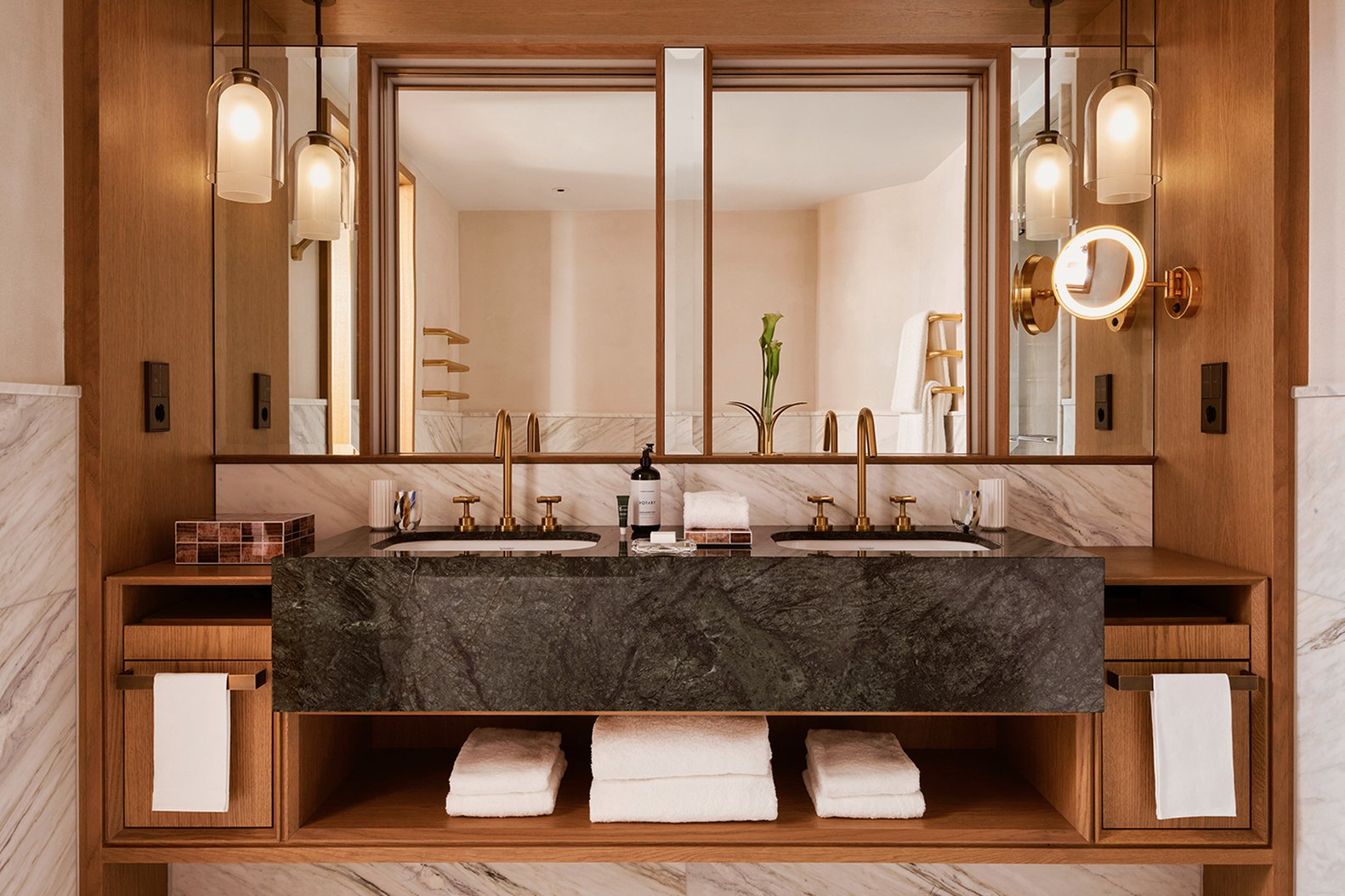 Rosewood Munich by null