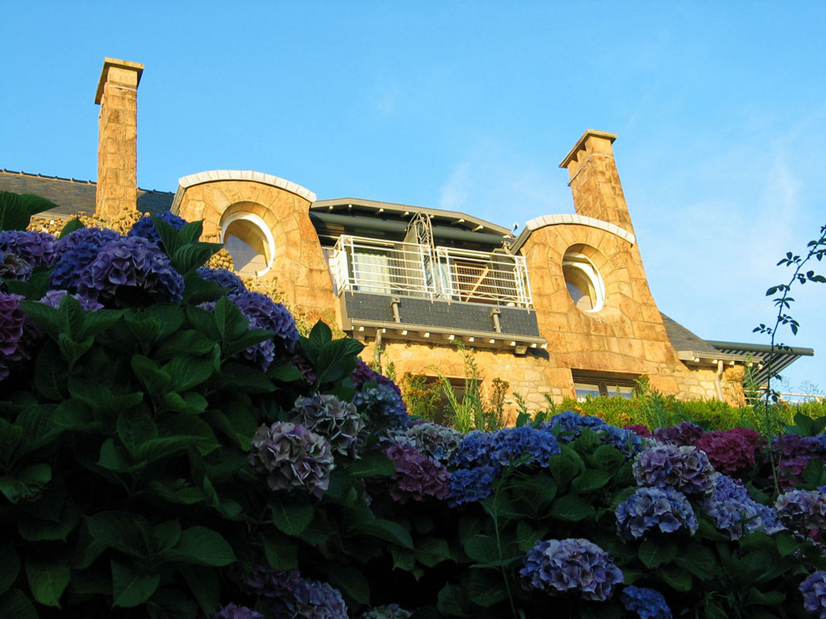 Manoir de Lan Kerellec by null