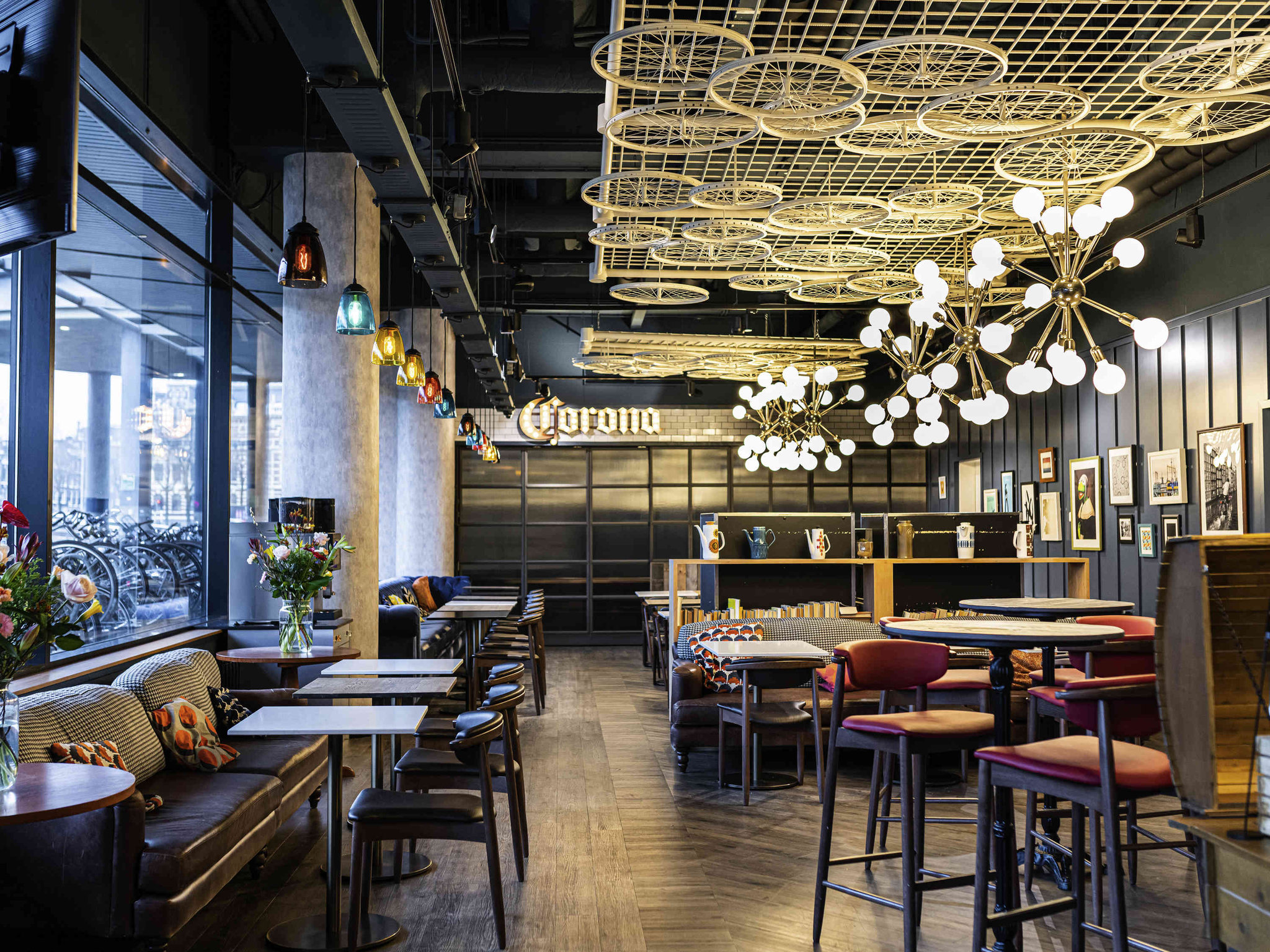 ibis Amsterdam Centre by null