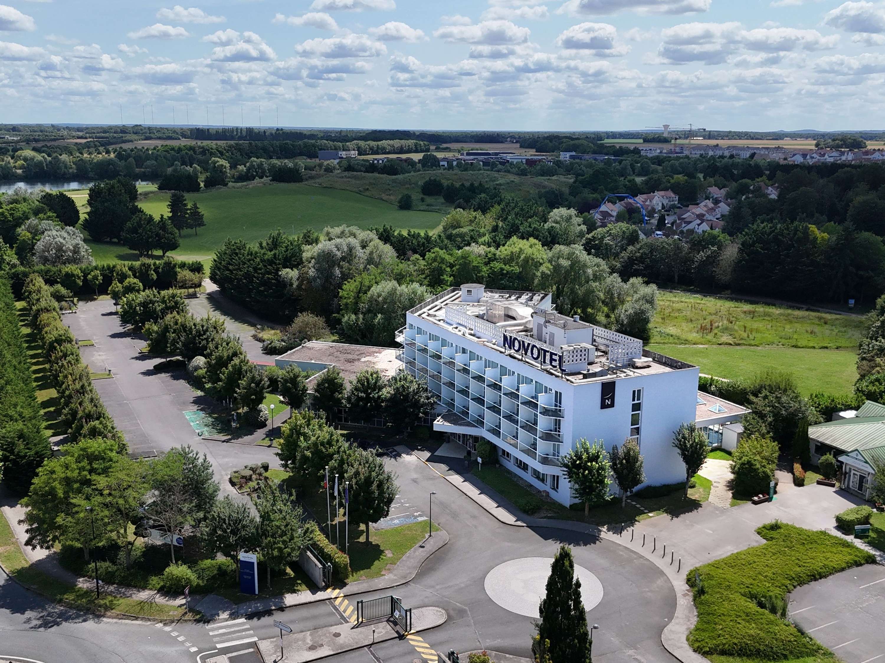 Novotel Senart Golf de Greenparc by null