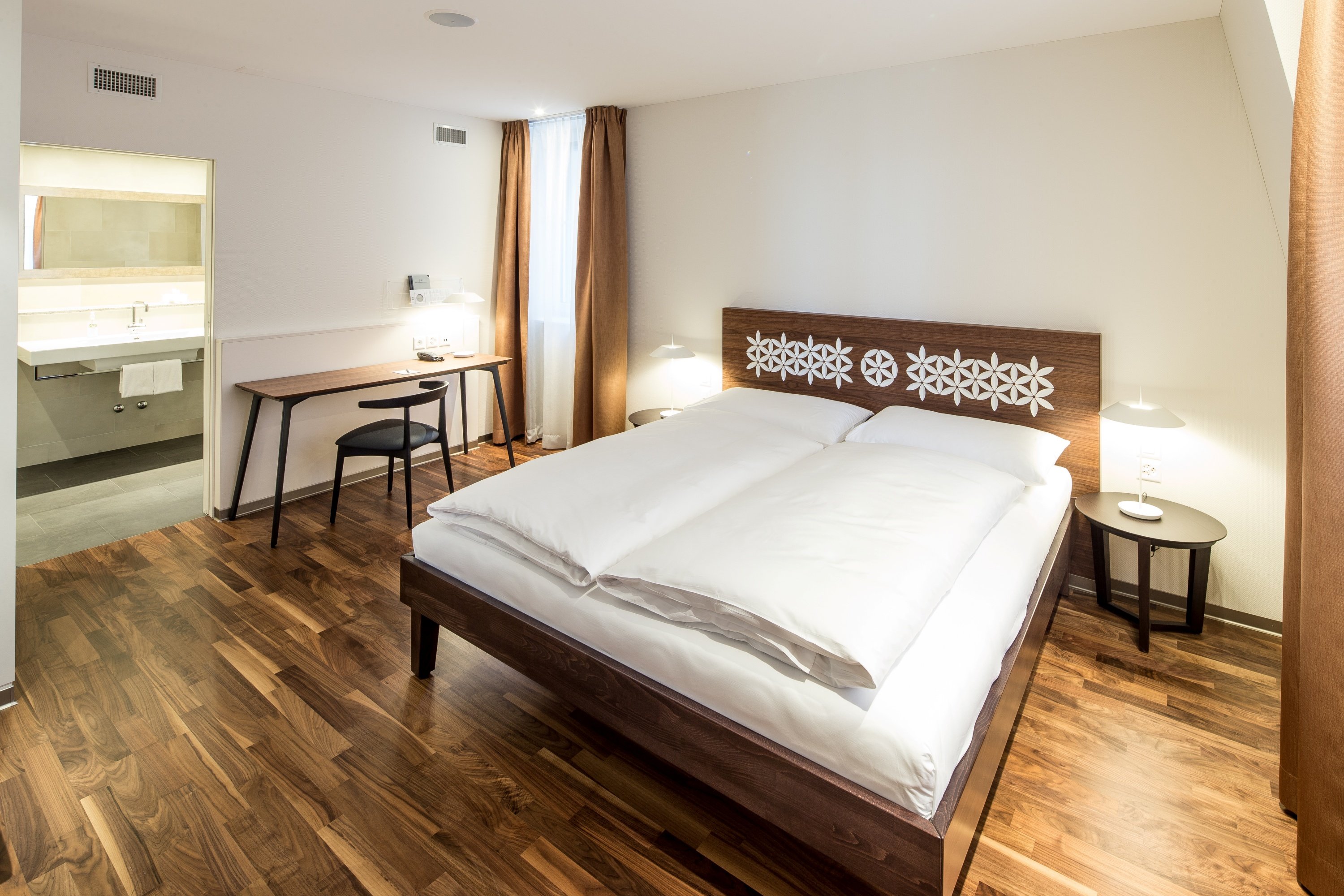 Hotel Schweizerhof Basel by null