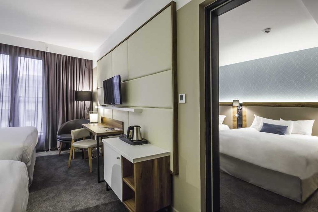 Hotel l'Elysee Val d'Europe by null