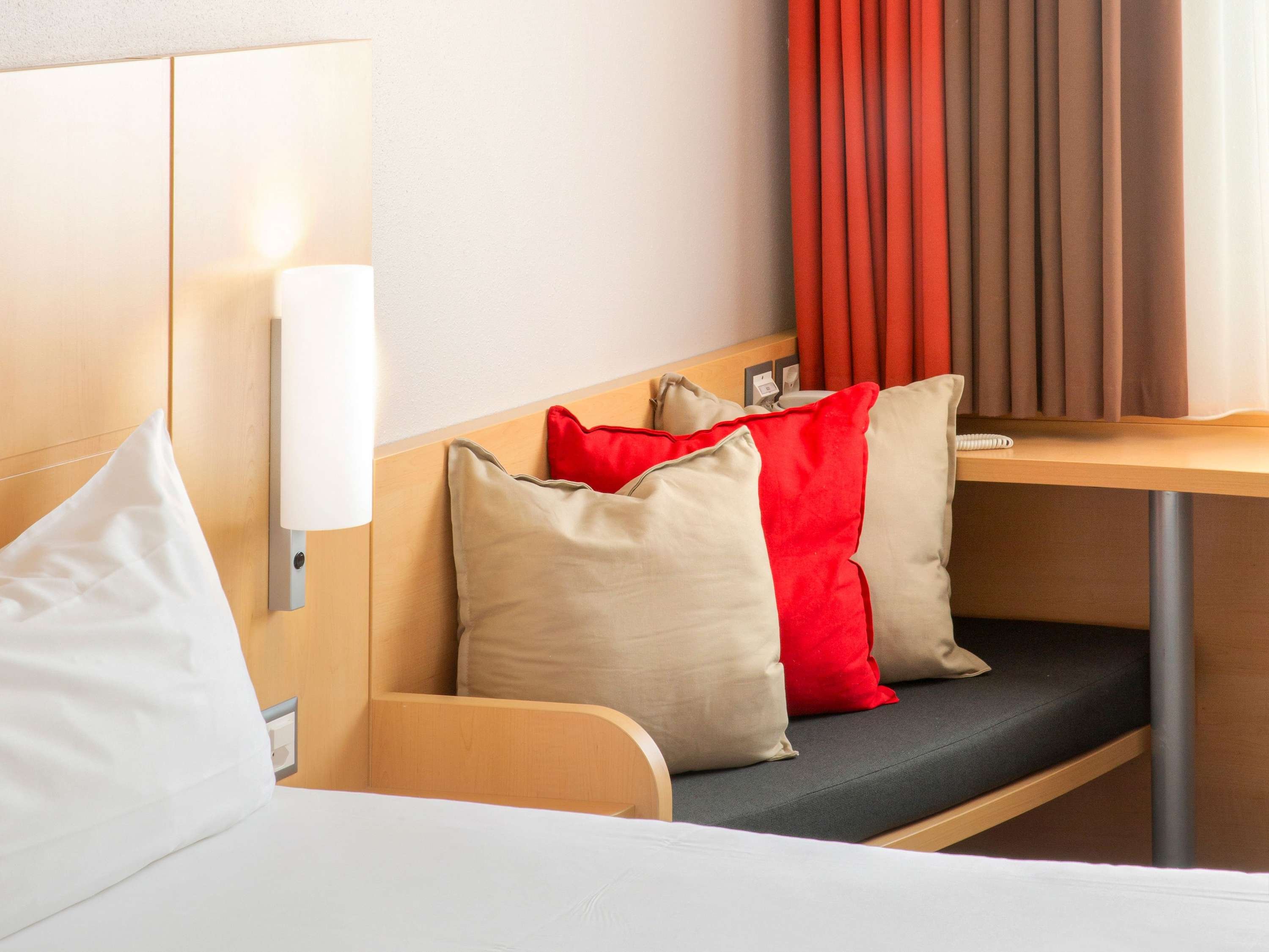 ibis budget Lugano Paradiso by null