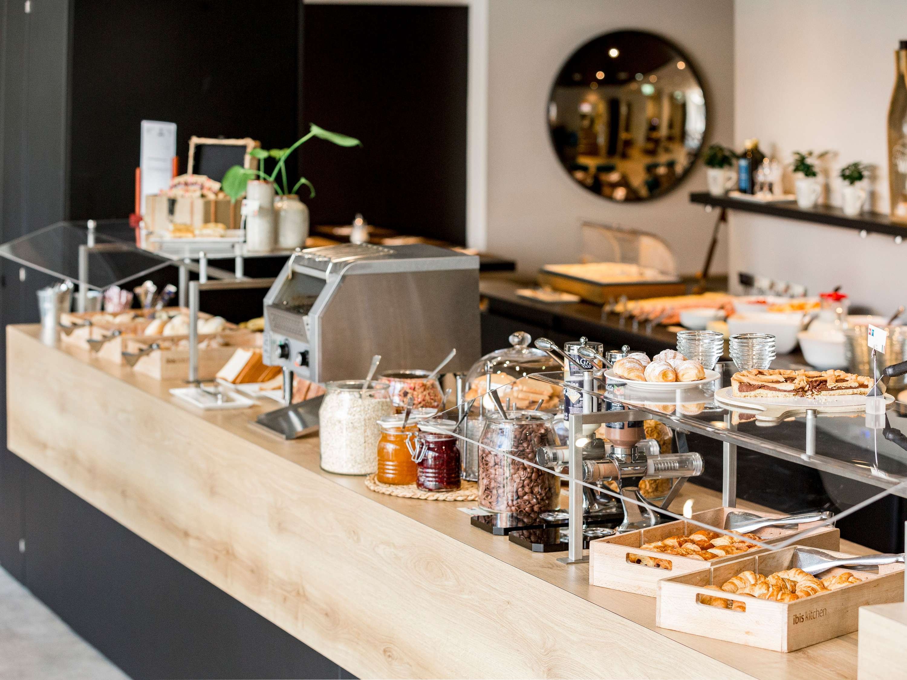 ibis budget Lugano Paradiso by null