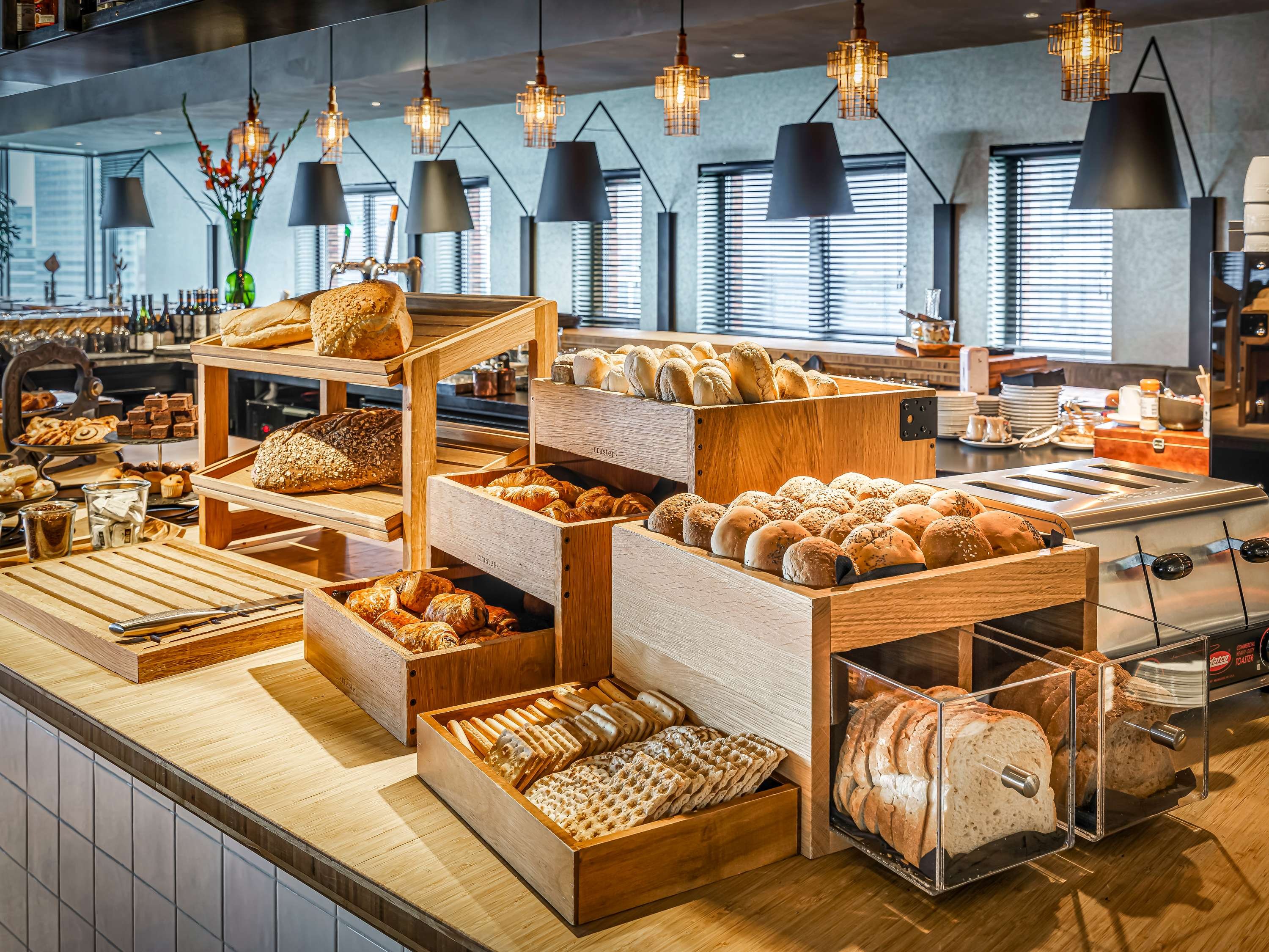 Hotel Mercure Amsterdam Sloterdijk Station by null